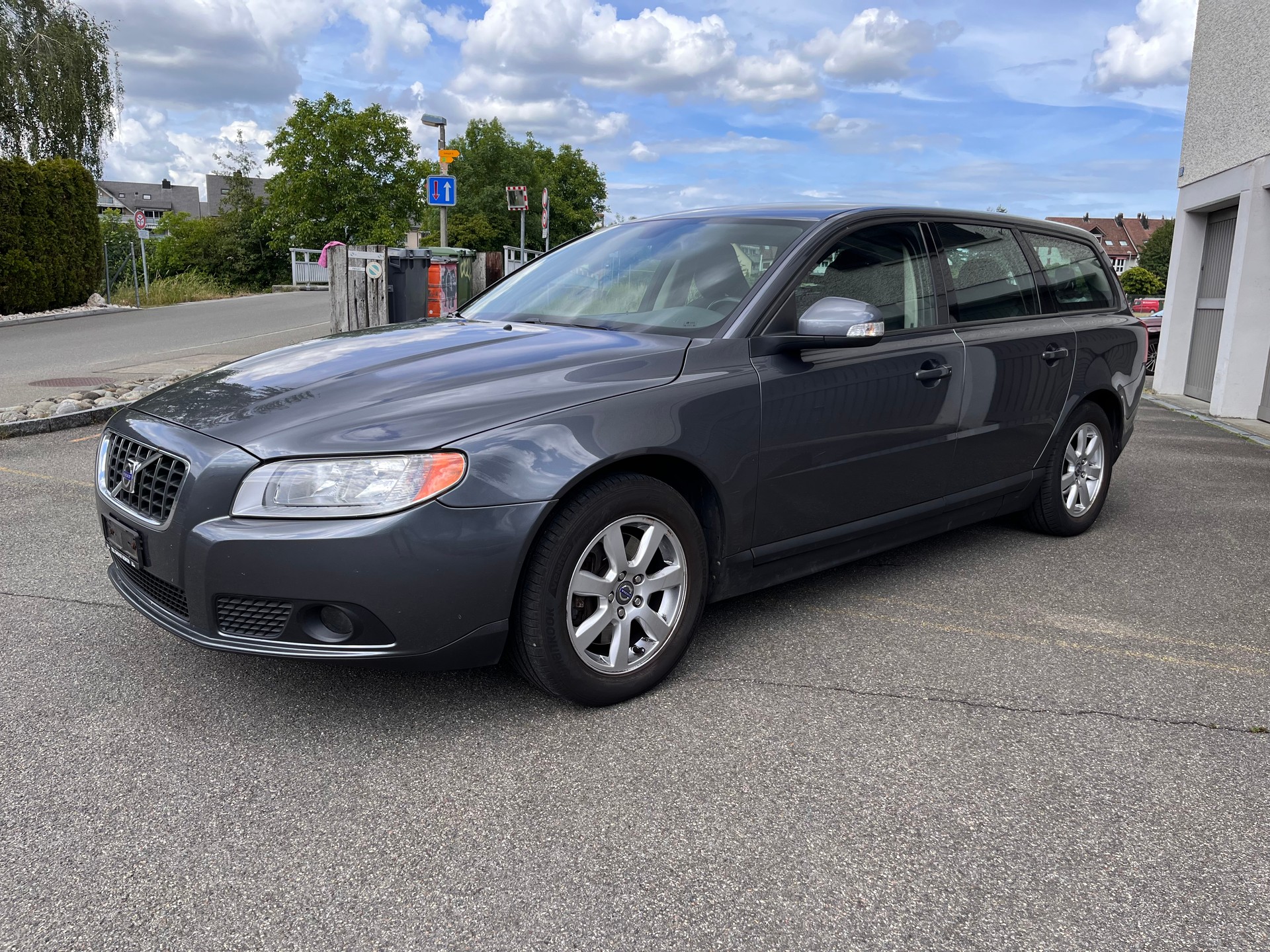 VOLVO V70 2.5T Kinetic Geartronic * AUTOMAT - AHK 1800KG *-showroom-element-1