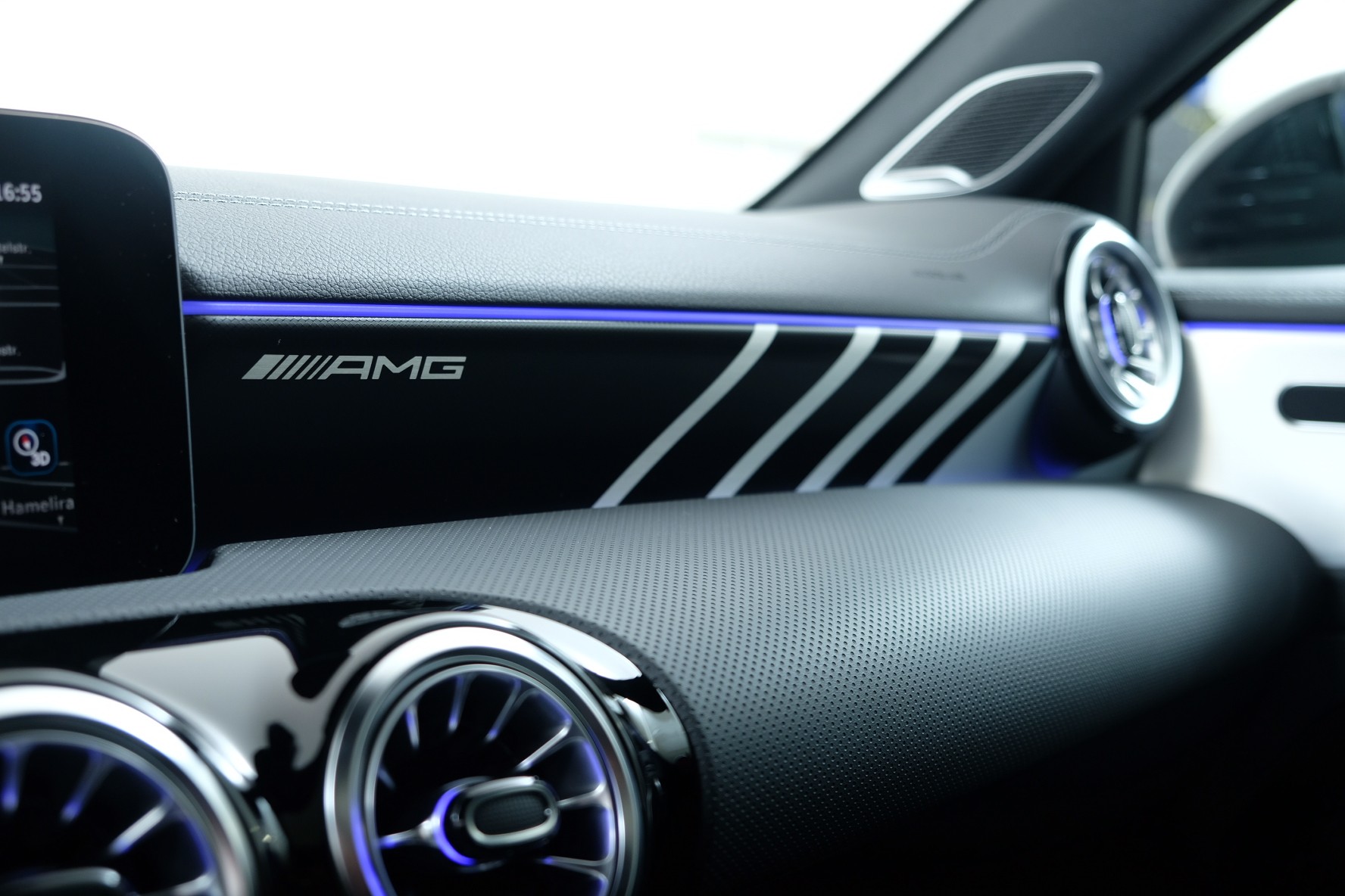 MERCEDES-BENZ A 35 AMG 4Matic Speedshift-image-15