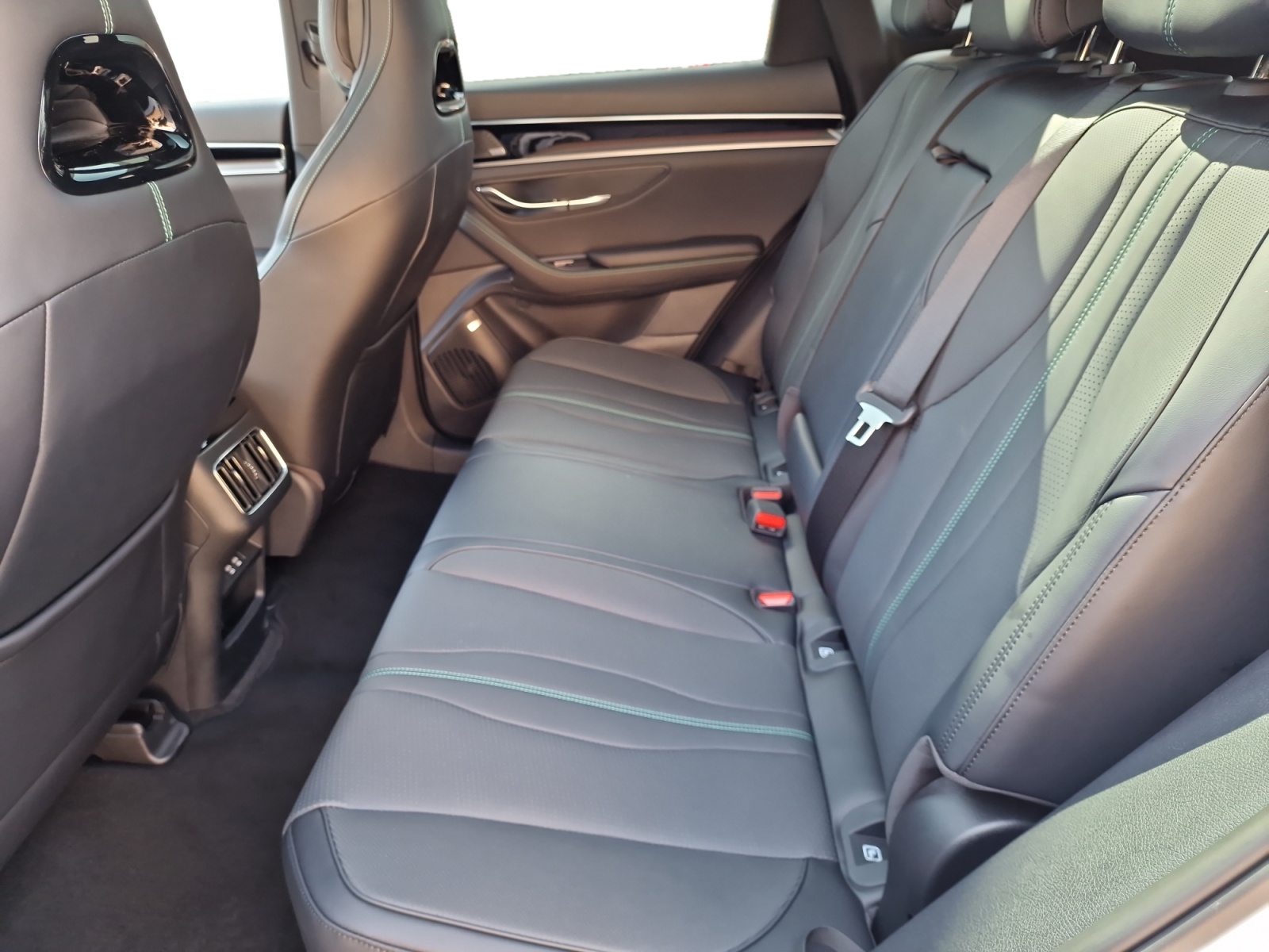 BYD Seal U DM-i Design AWD Panorama 324 PS-image-30