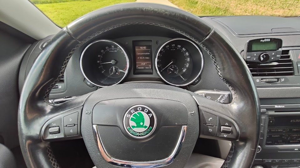 SKODA 2.0 TDI 140 Experience 4x4-image-4