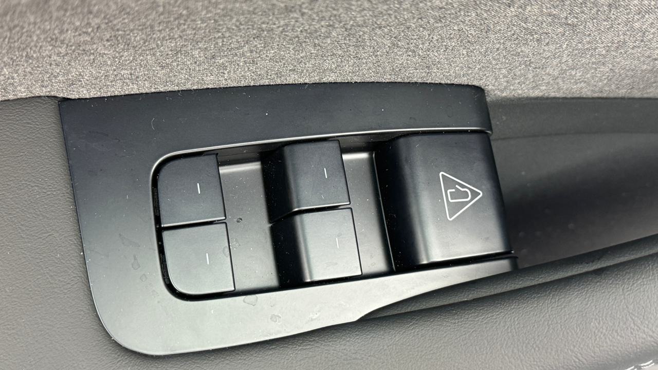TESLA Model 3 RWD-image-8