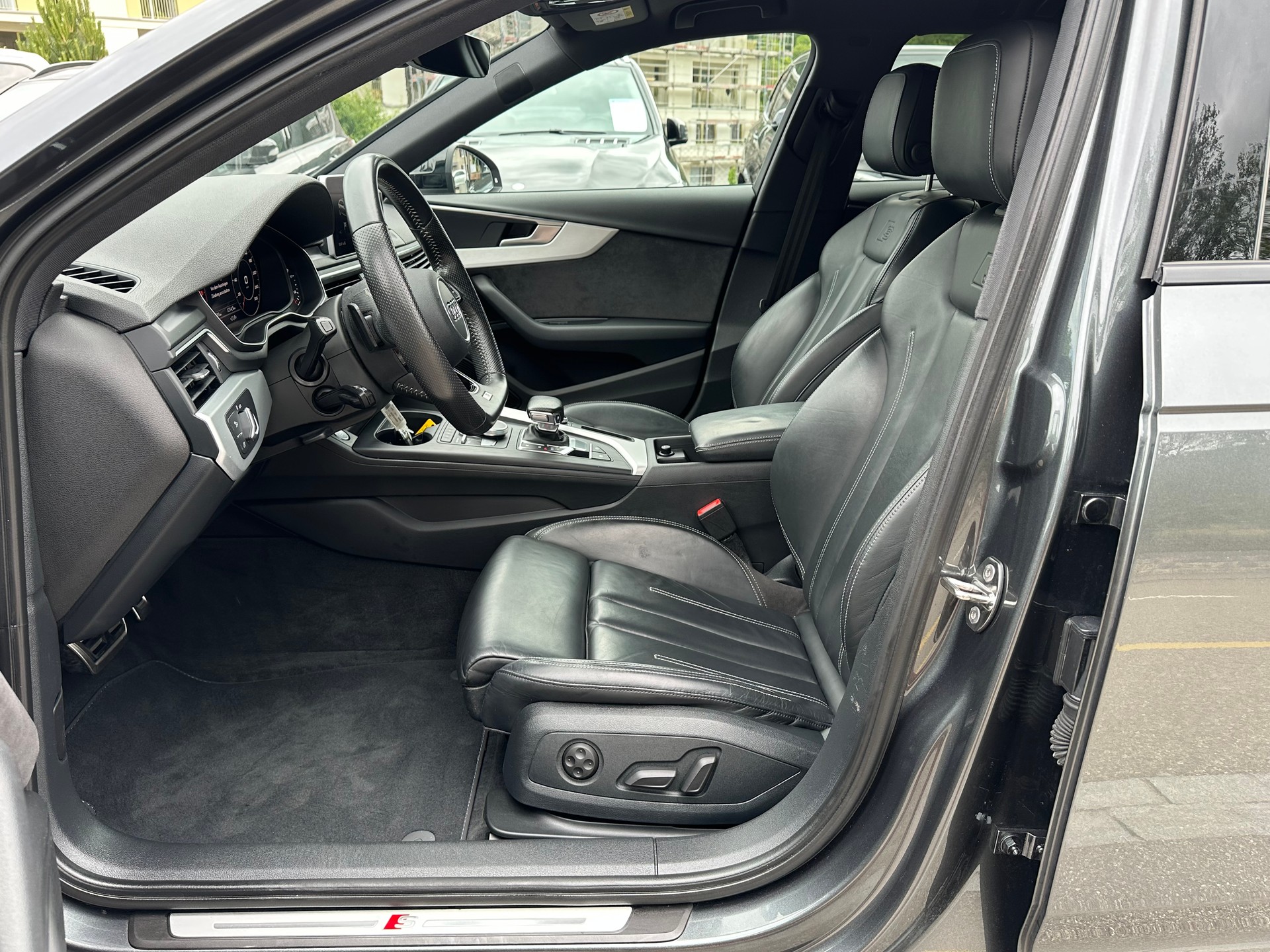 AUDI A4 Avant 3.0 TDI Sport quattro tiptronic-image-9