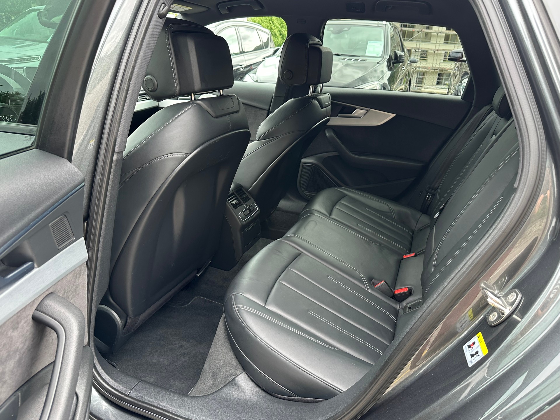 AUDI A4 Avant 3.0 TDI Sport quattro tiptronic-image-16