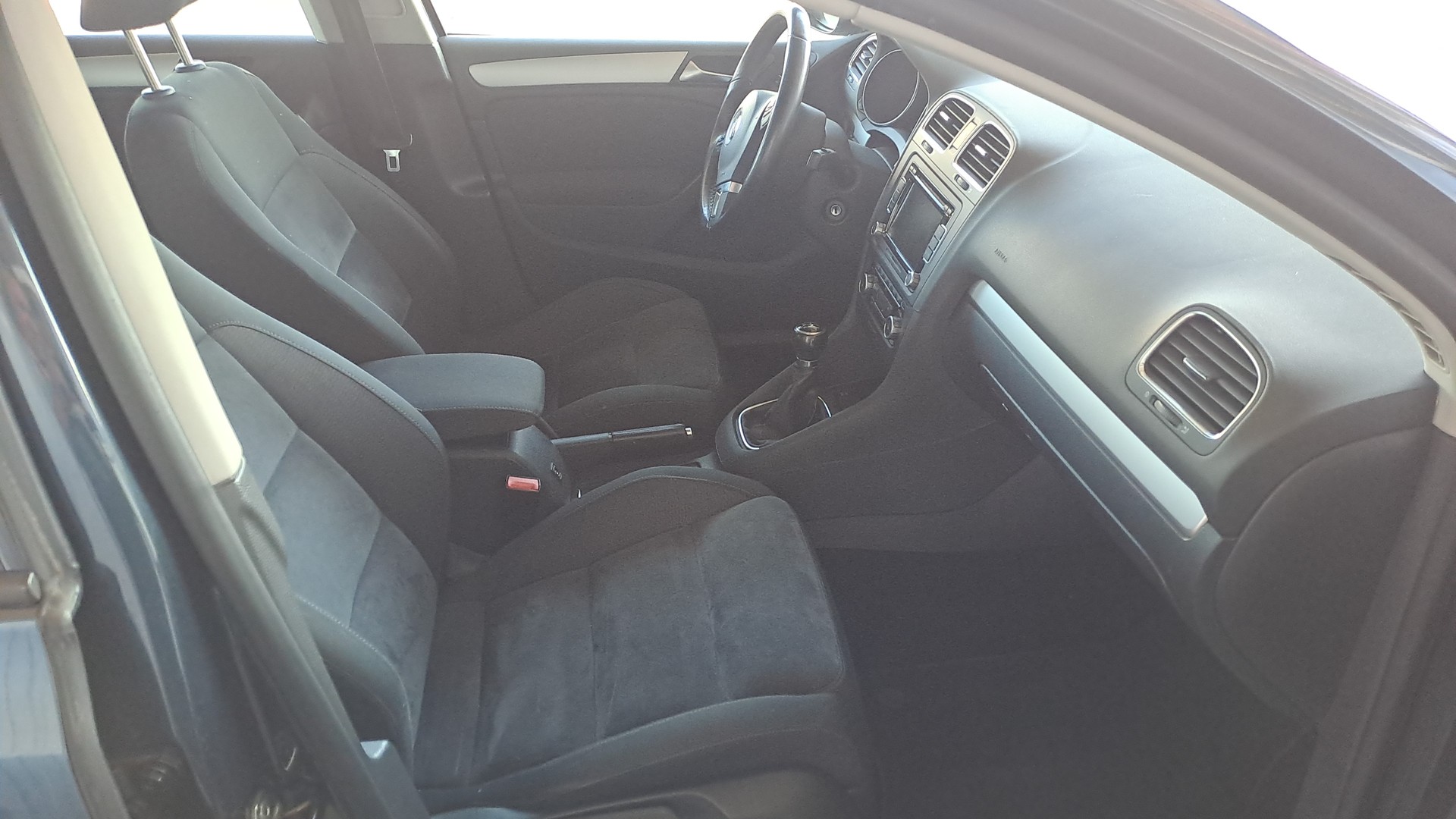 VW Golf 1.4 TSI Highline-image-12