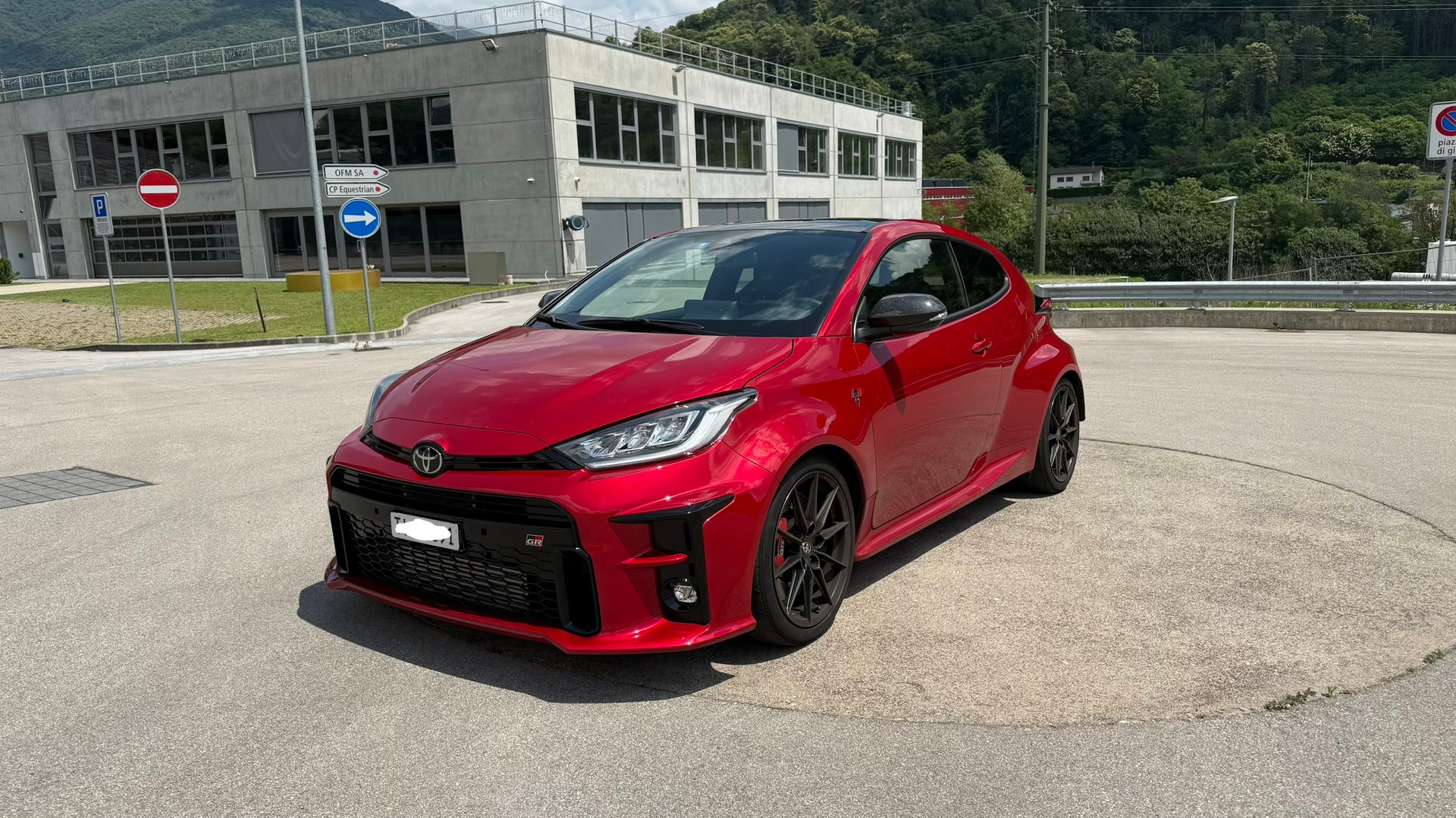 TOYOTA 1.6 Turbo Sport 4x4-image-1
