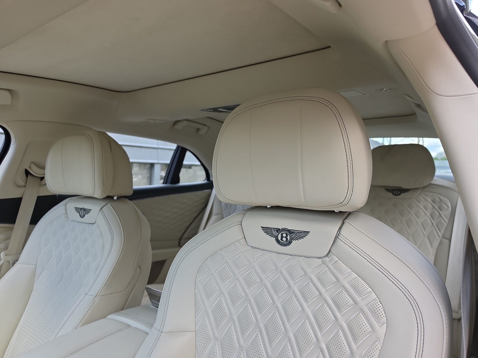 BENTLEY Flying Spur 6.0 W12 First Edition-image-11