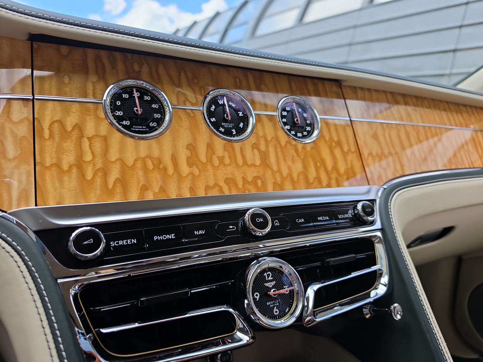 BENTLEY Flying Spur 6.0 W12 First Edition-image-17