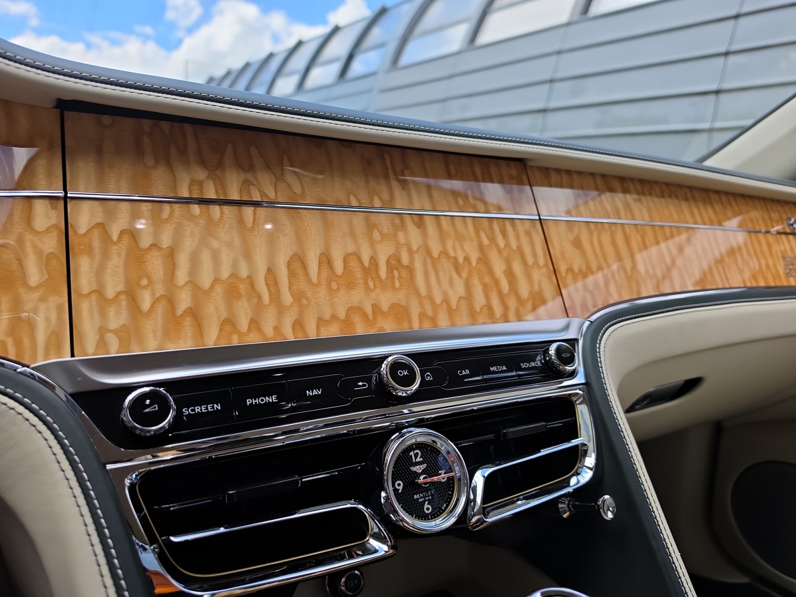 BENTLEY Flying Spur 6.0 W12 First Edition-image-19