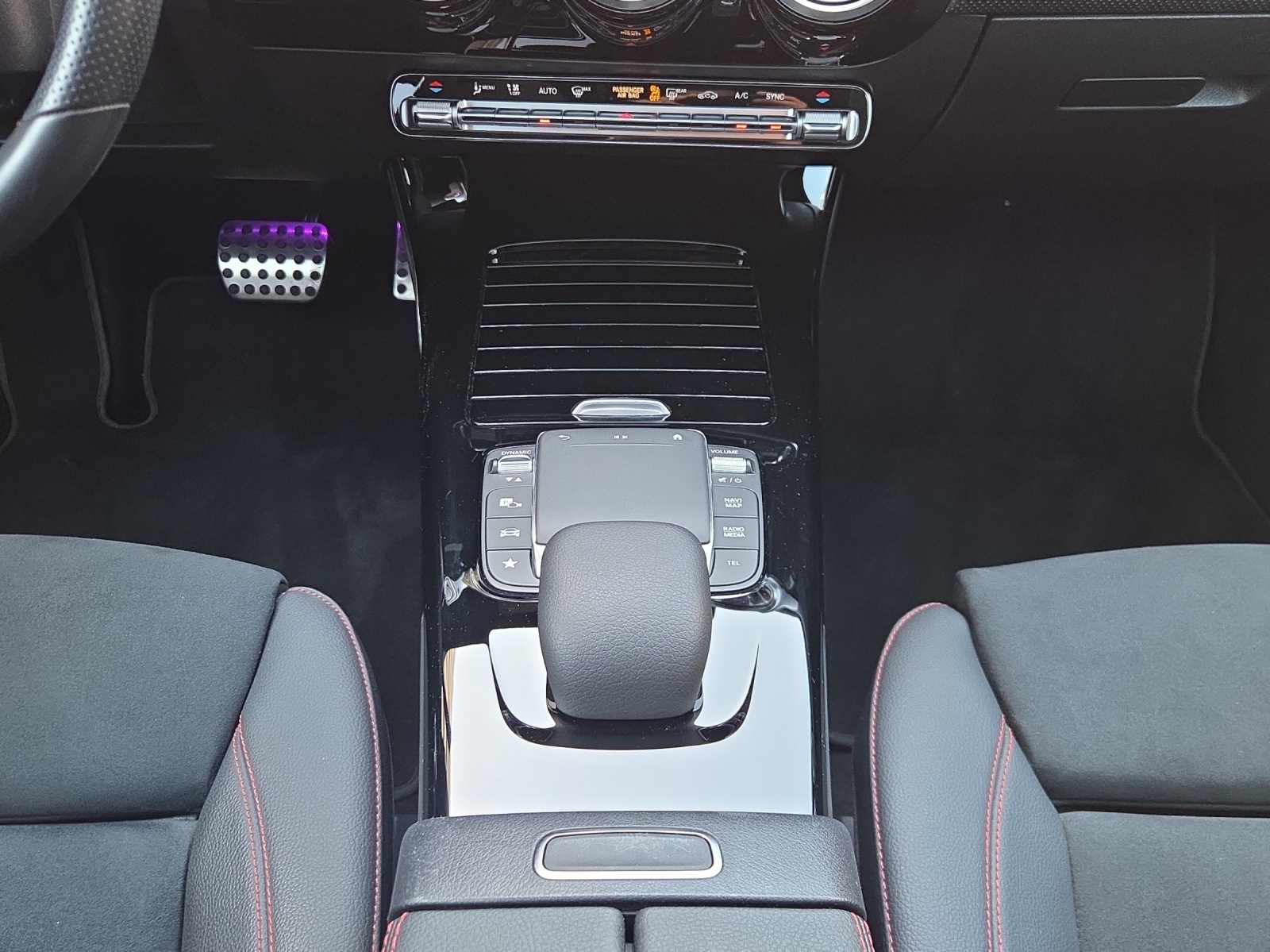 Image MERCEDES-BENZ A-250 A 250 4Matic AMG Line 4Matic 7G-DCT