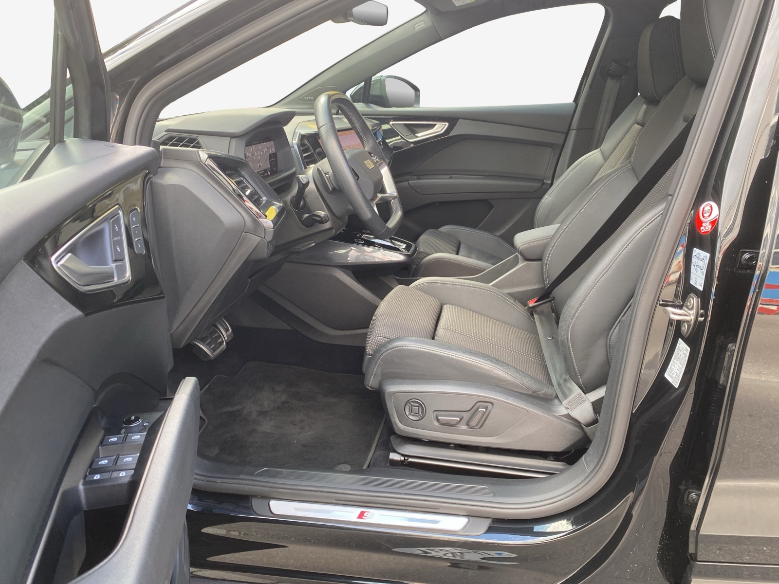 AUDI Q4 e-tron 50 quattro-image-7