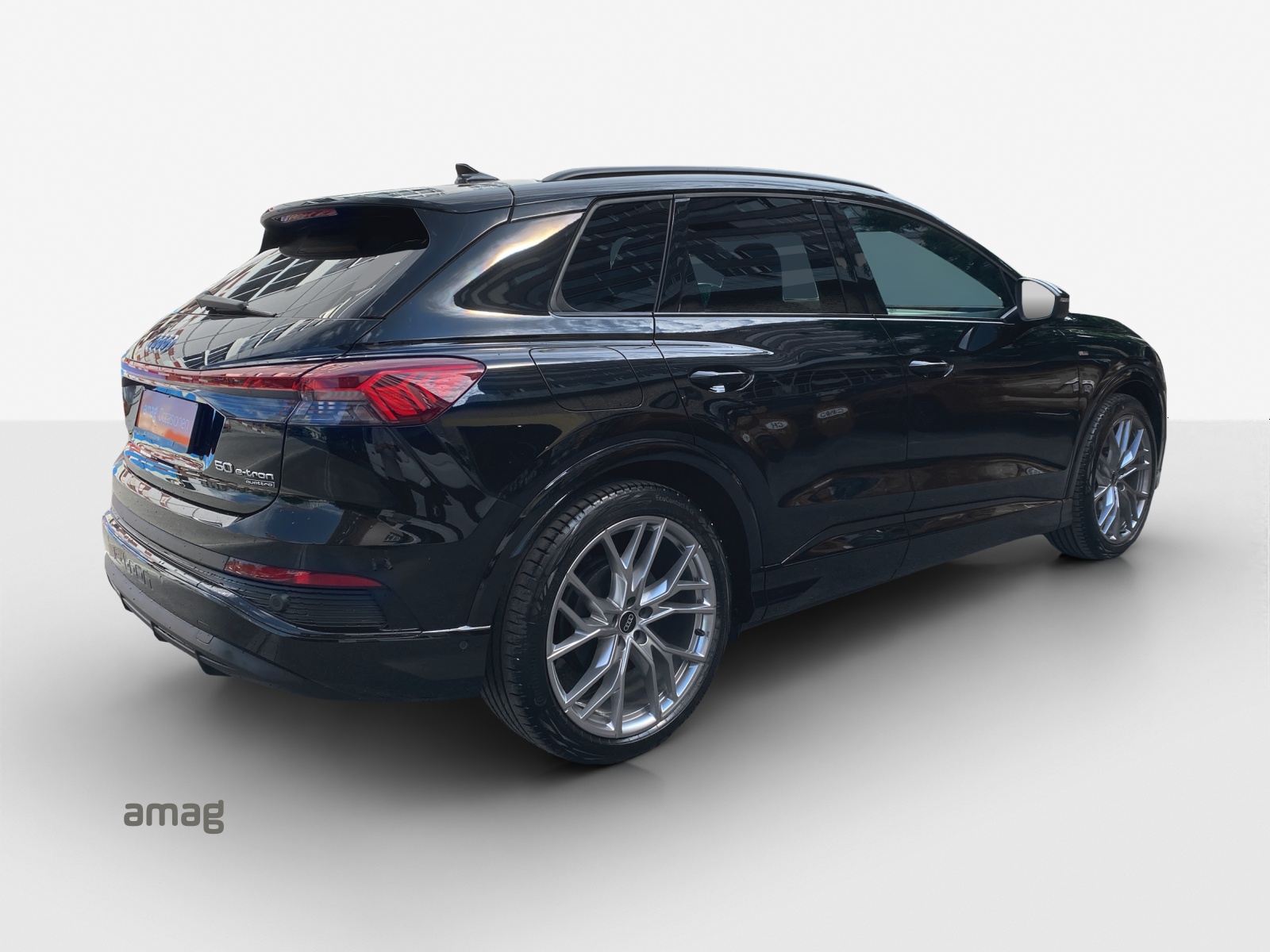 AUDI Q4 e-tron 50 quattro-image-4