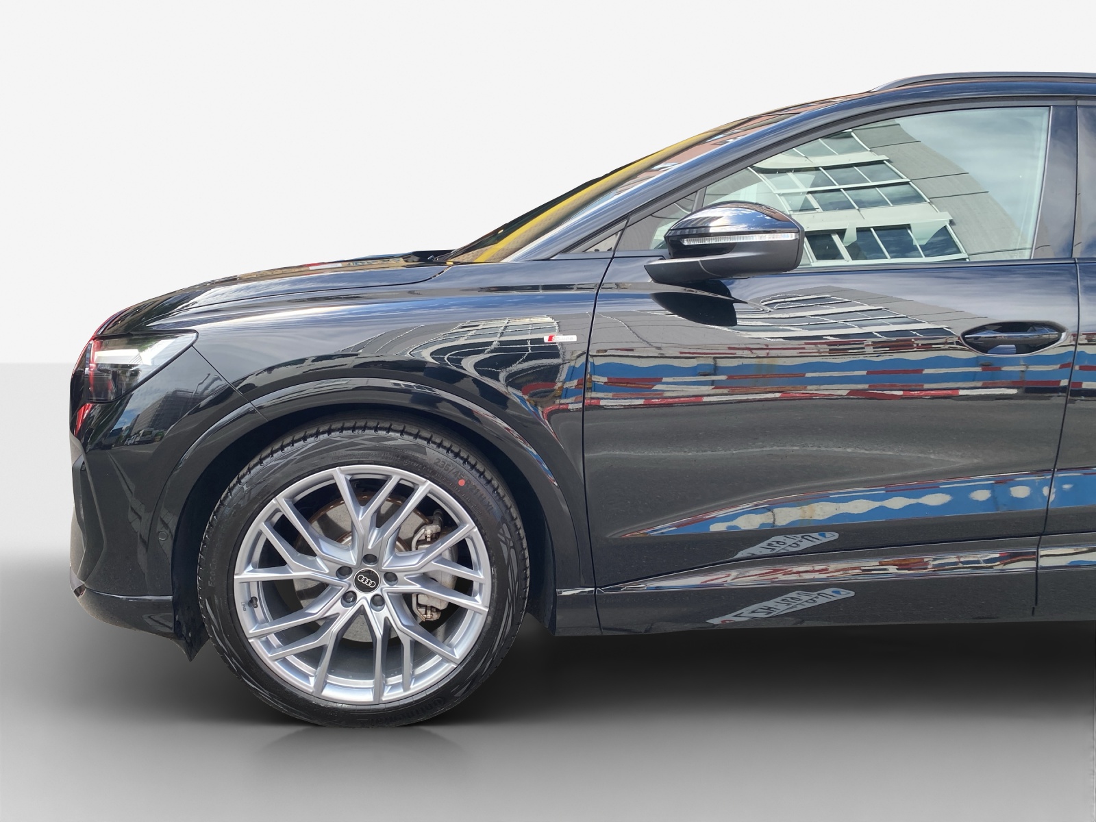AUDI Q4 e-tron 50 quattro-image-14