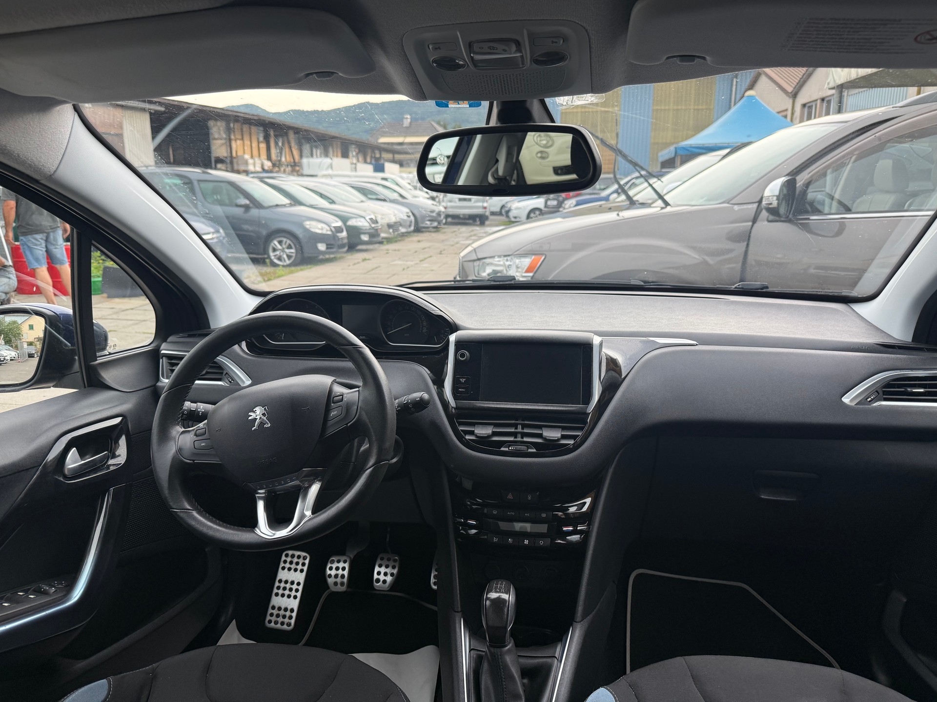 PEUGEOT 208 1.6 VTI Intuitive-image-9