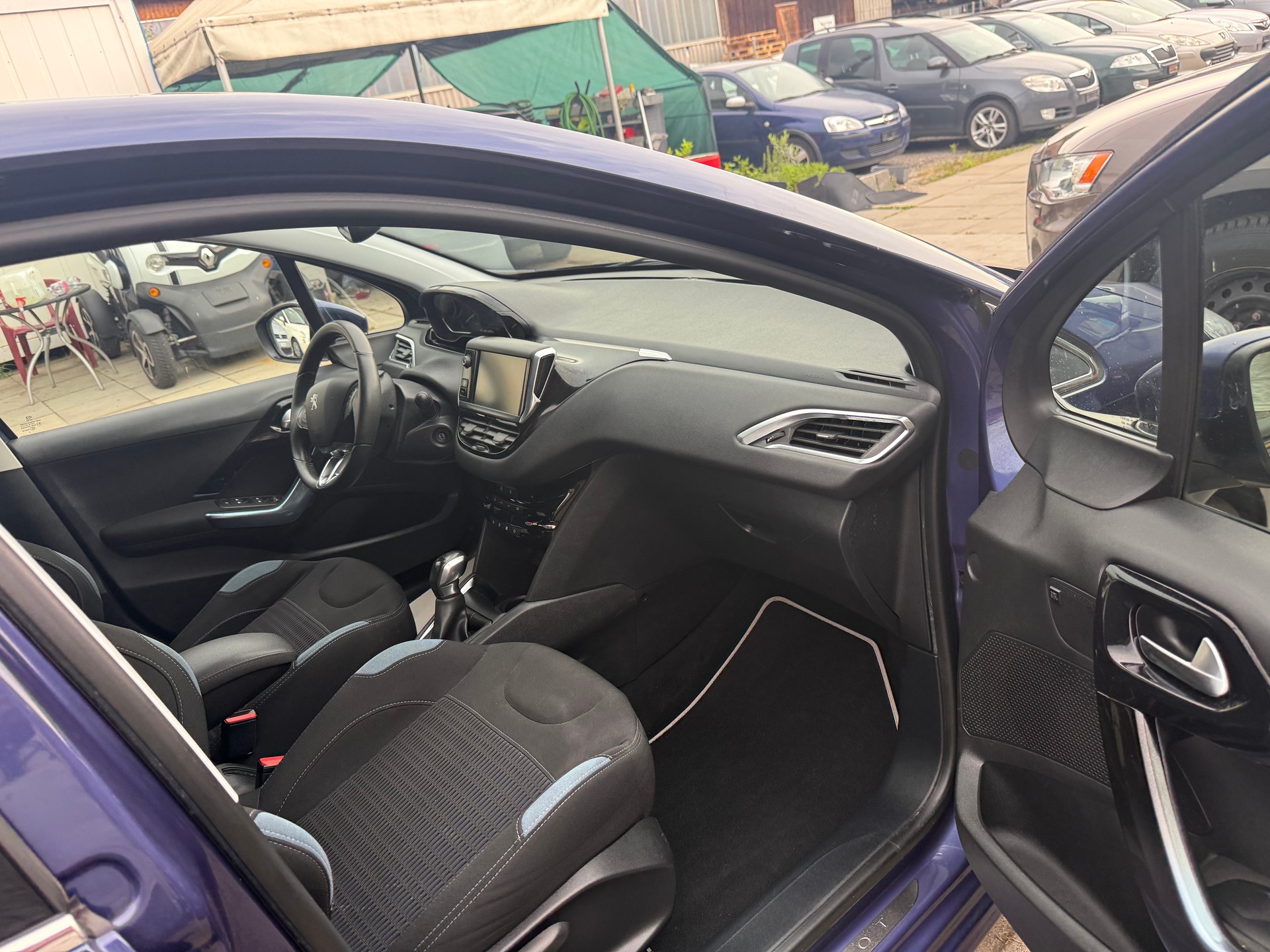 PEUGEOT 208 1.6 VTI Intuitive-image-6