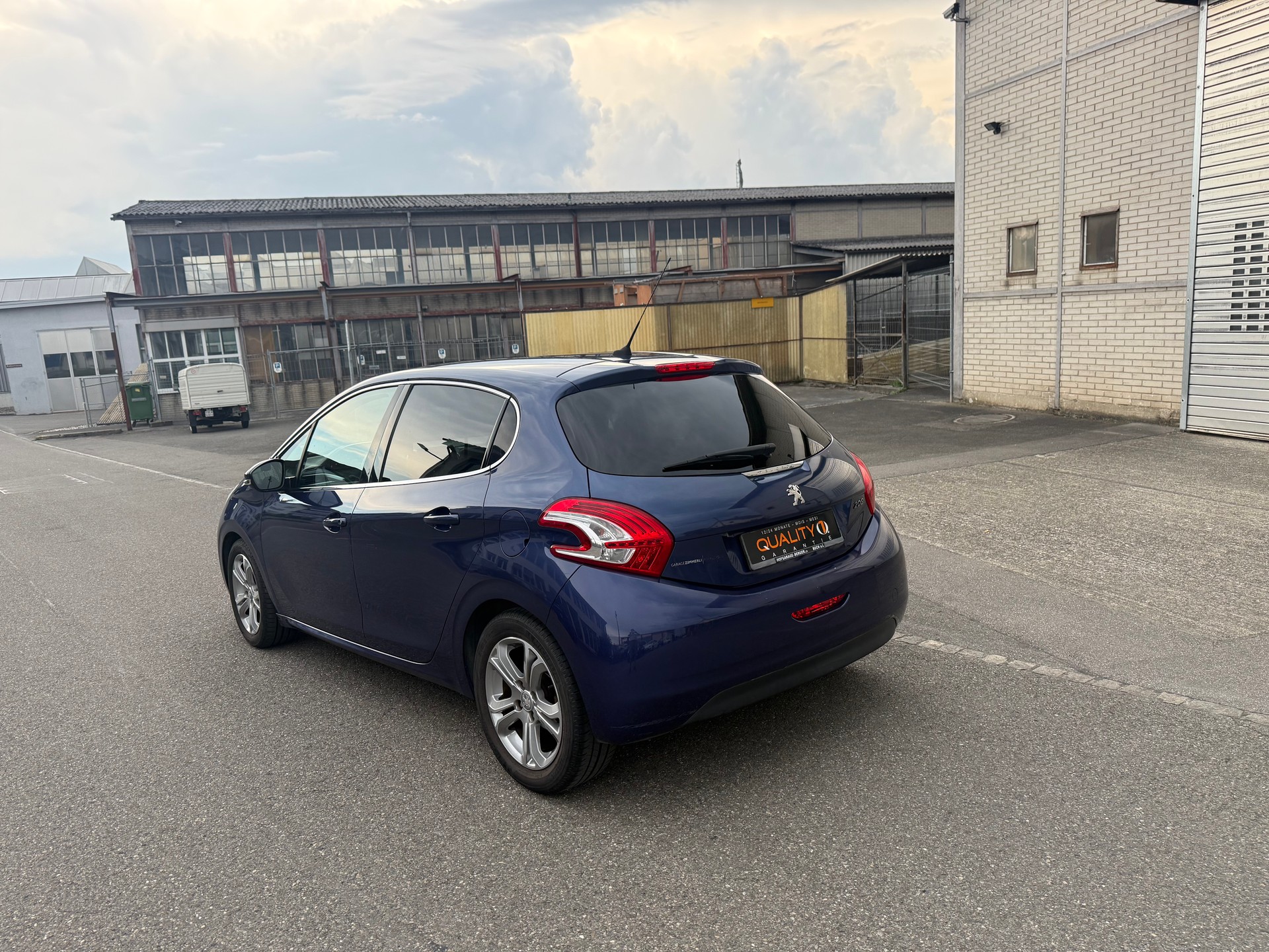 PEUGEOT 208 1.6 VTI Intuitive-image-5