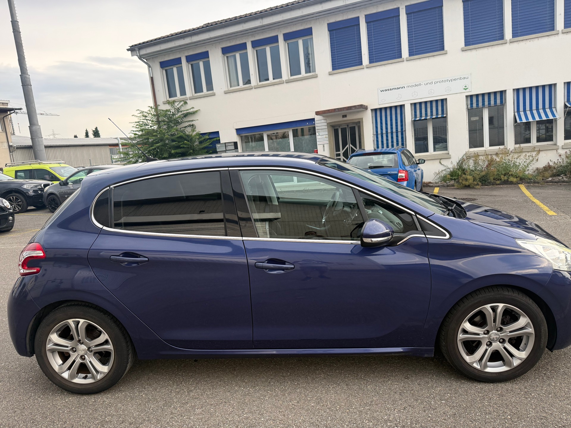 PEUGEOT 208 1.6 VTI Intuitive-image-4