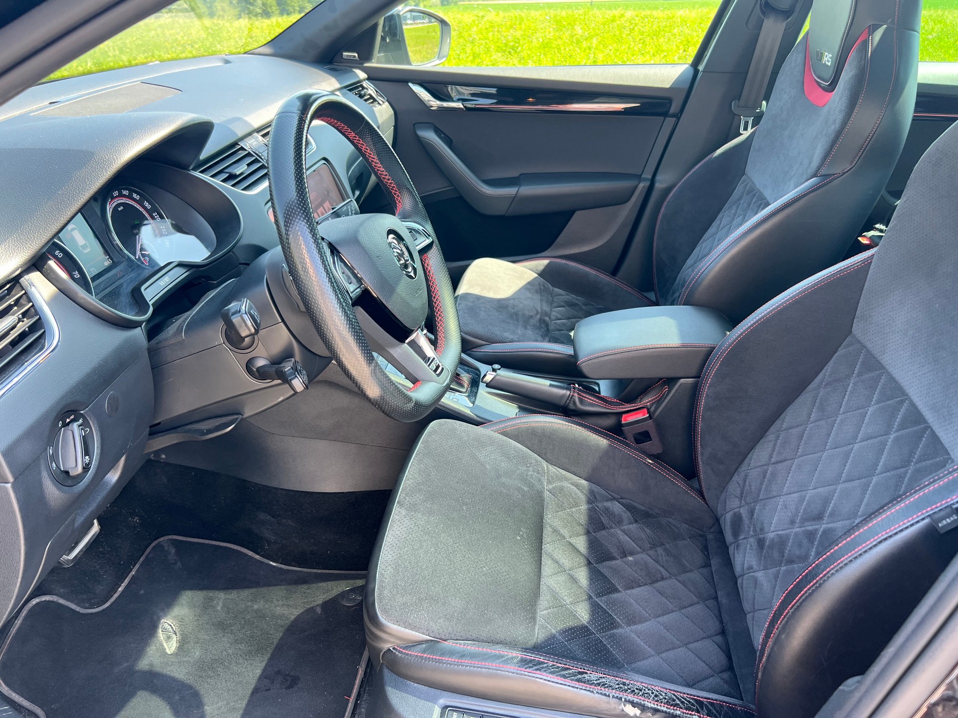 SKODA Octavia Combi 2.0 TSI RS DSG-image-4