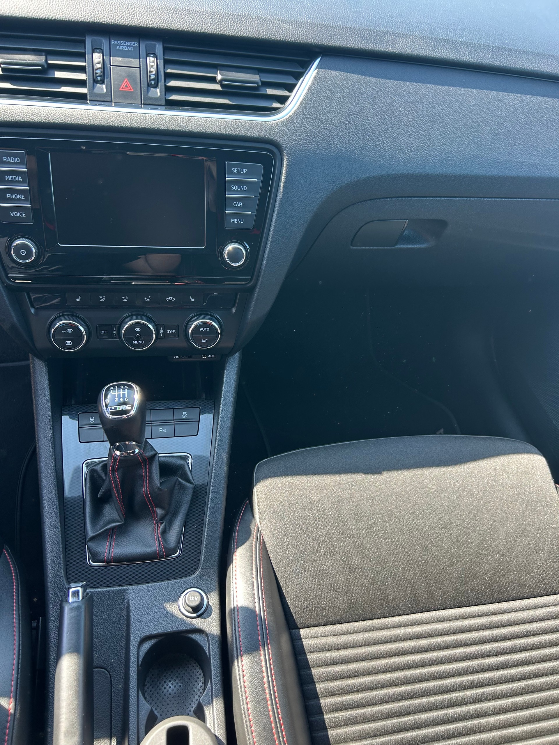 SKODA Octavia Combi 2.0 TDI RS-image-15