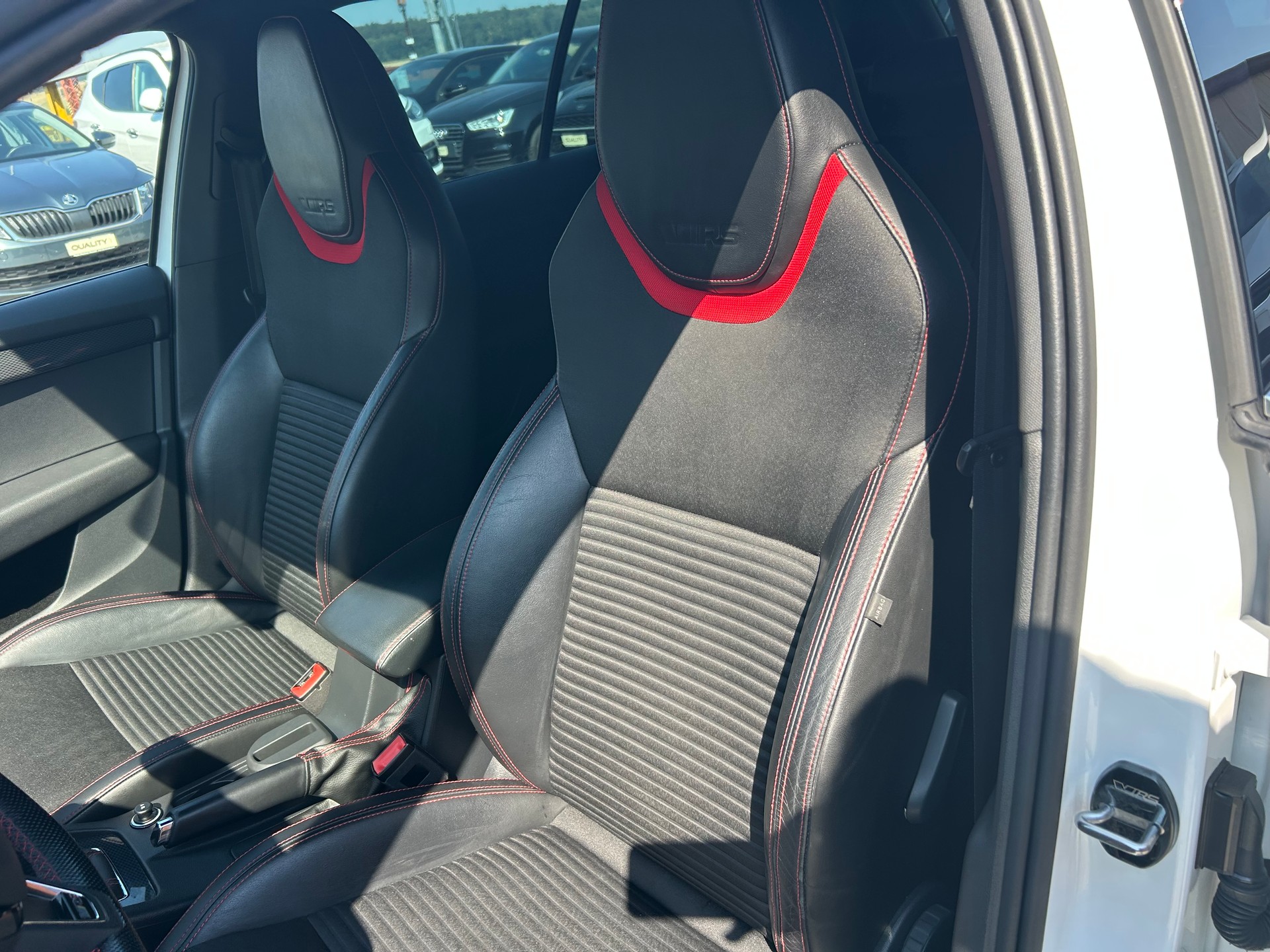 SKODA Octavia Combi 2.0 TDI RS-image-13