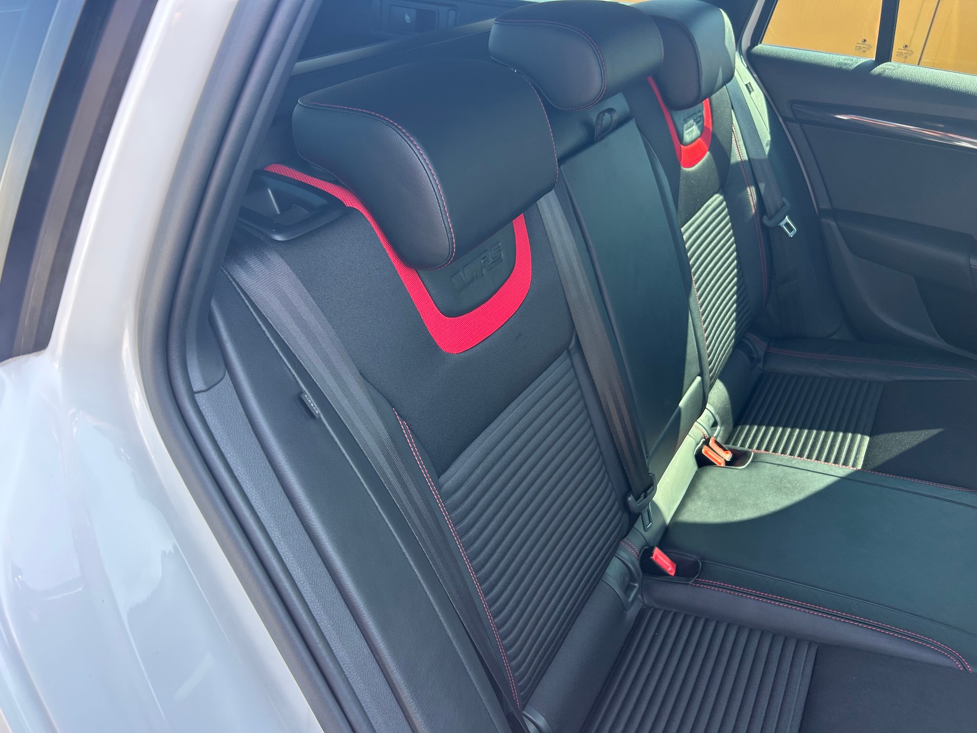 SKODA Octavia Combi 2.0 TDI RS-image-10