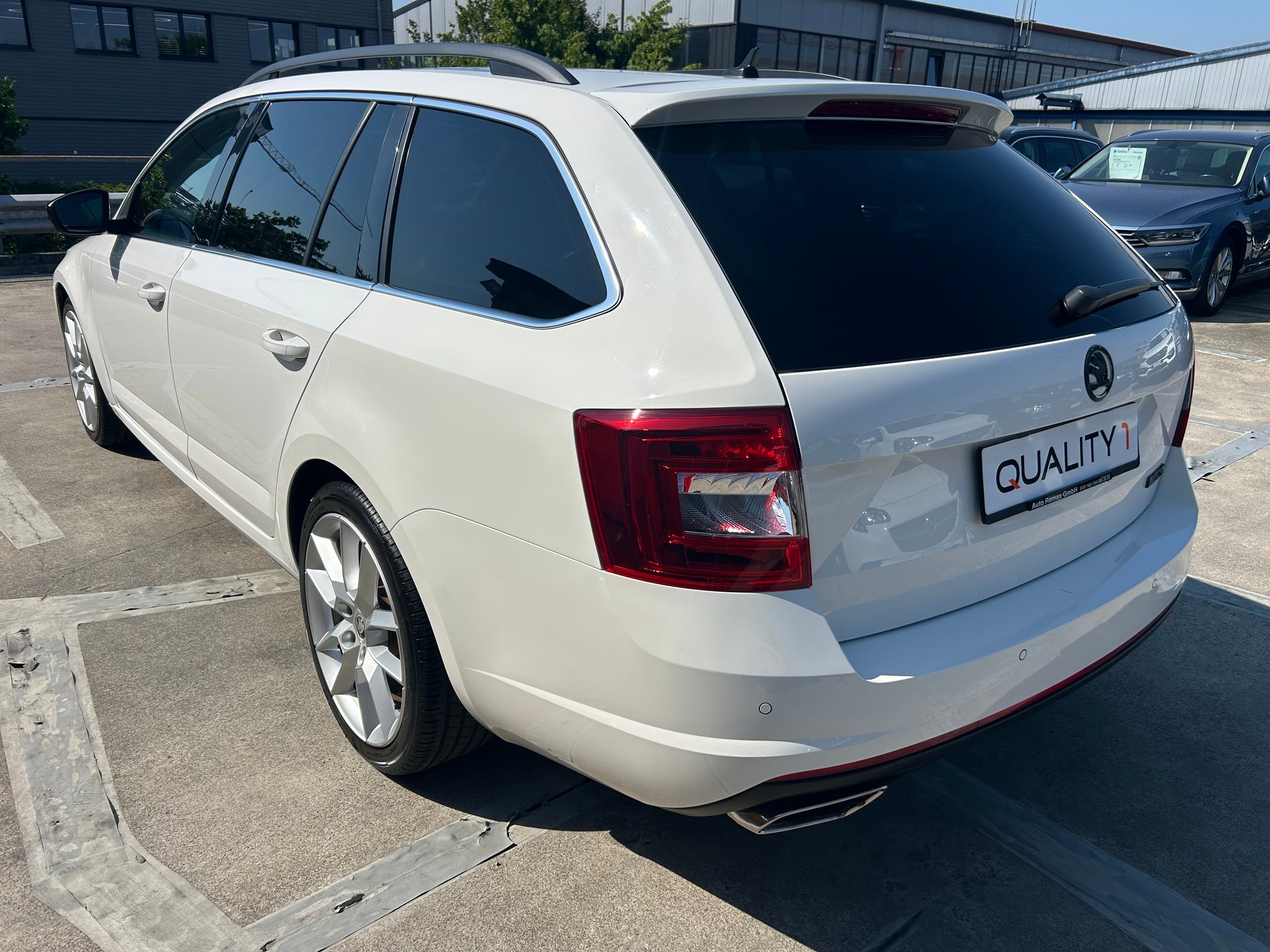 SKODA Octavia Combi 2.0 TDI RS-image-2