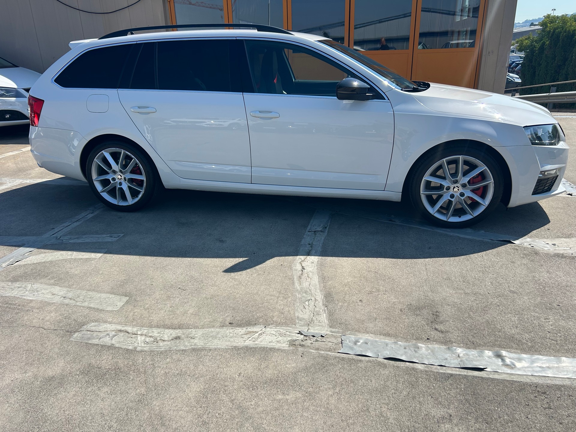 SKODA Octavia Combi 2.0 TDI RS-image-5