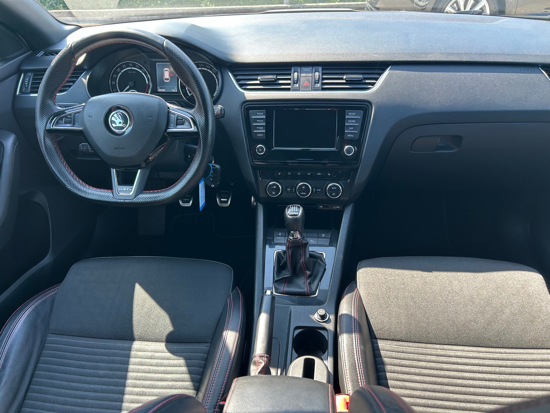 SKODA Octavia Combi 2.0 TDI RS-image-8