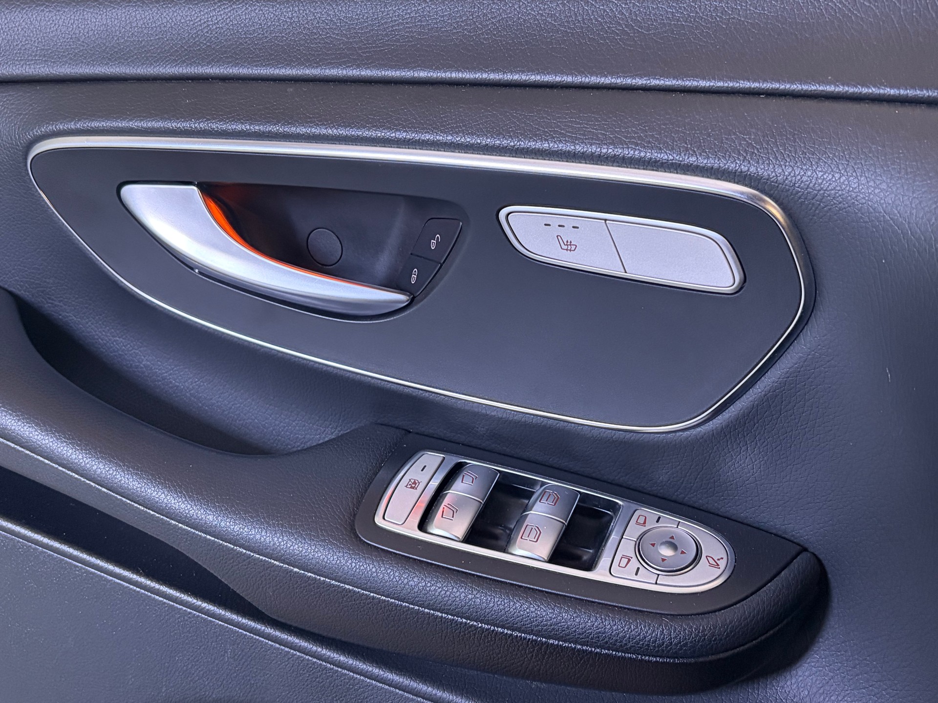 MERCEDES-BENZ V 250 d Kompakt 9G-Tronic *Ab MFK*STANDHEIZUNG*ANHÄNGERKUPPLUNG*-image-18