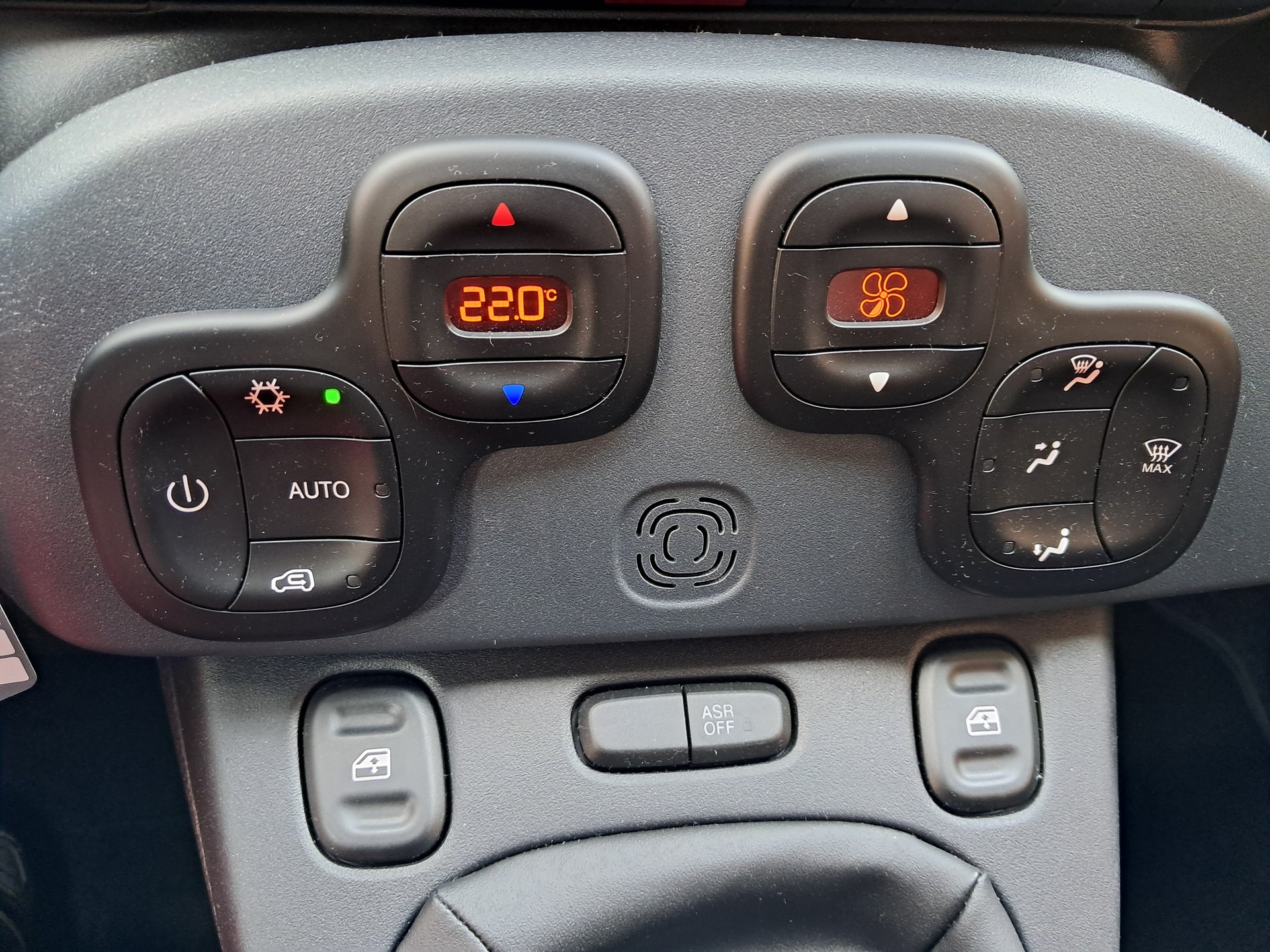 FIAT Panda 1.0 MHEV City Life-image-12