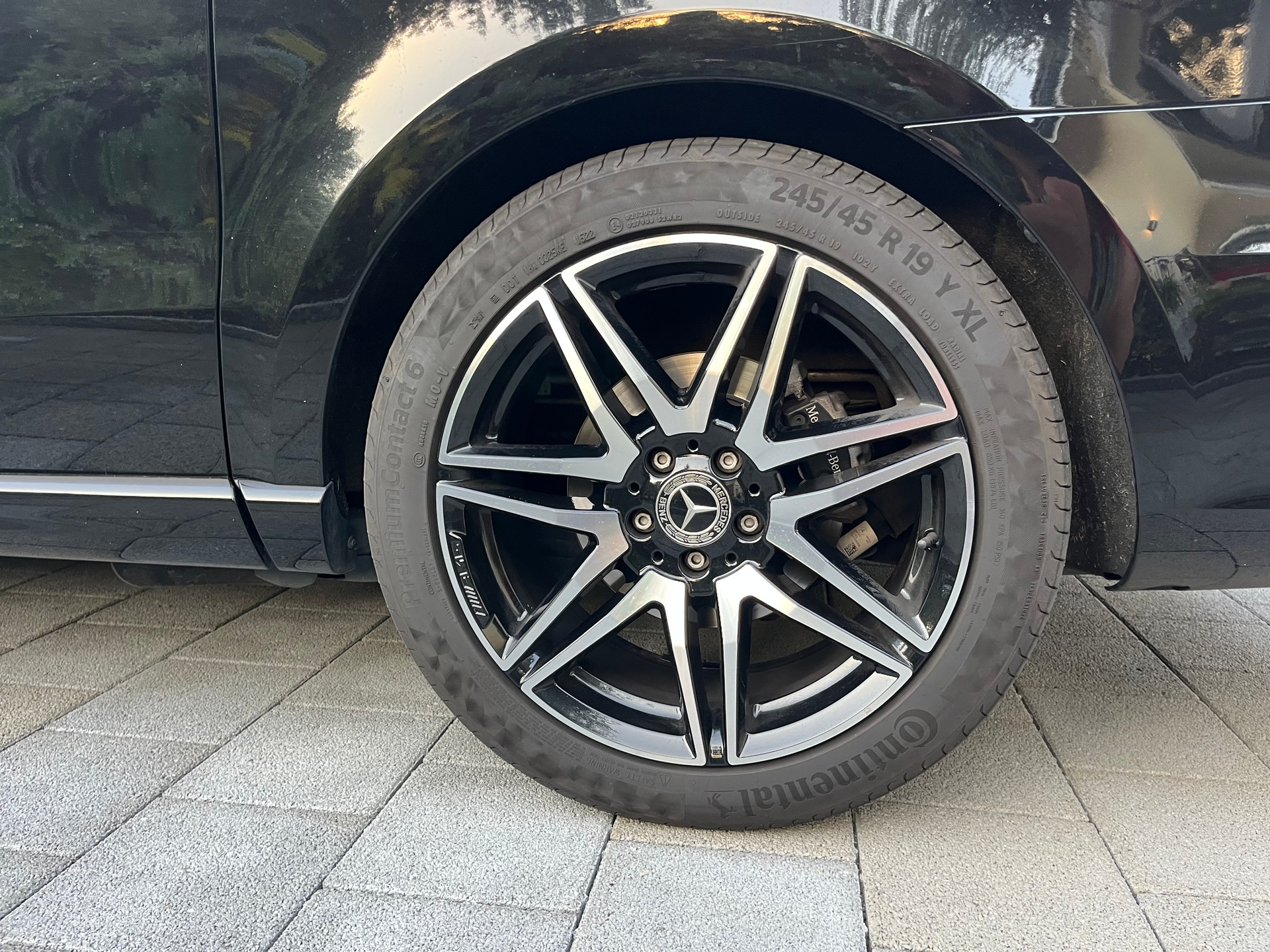 MERCEDES-BENZ V 300 d Swiss Ed. lang AMG Line-image-3