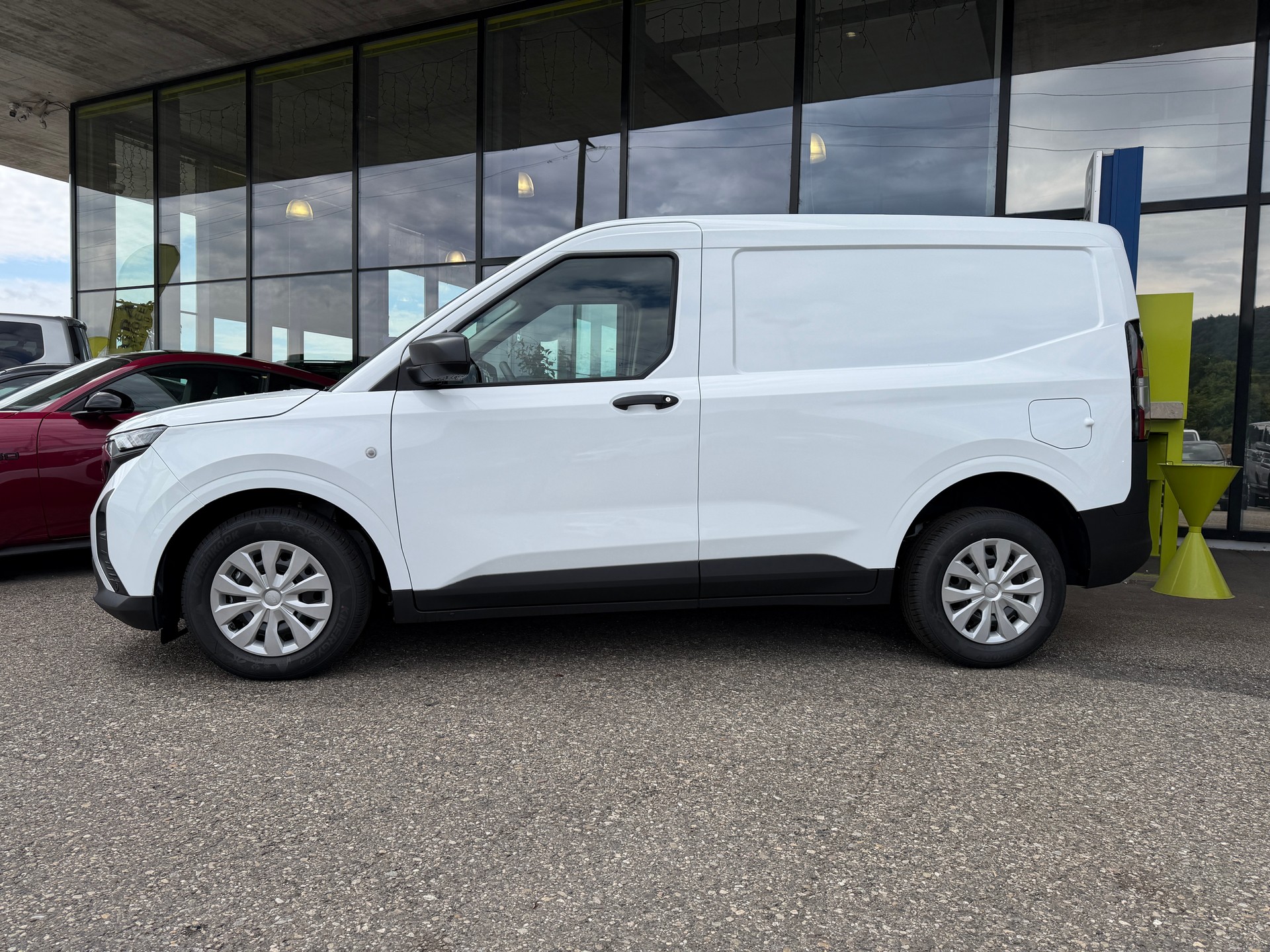 FORD Transit Courier Van 1.0 EcoBoost Trend Automat-image-2