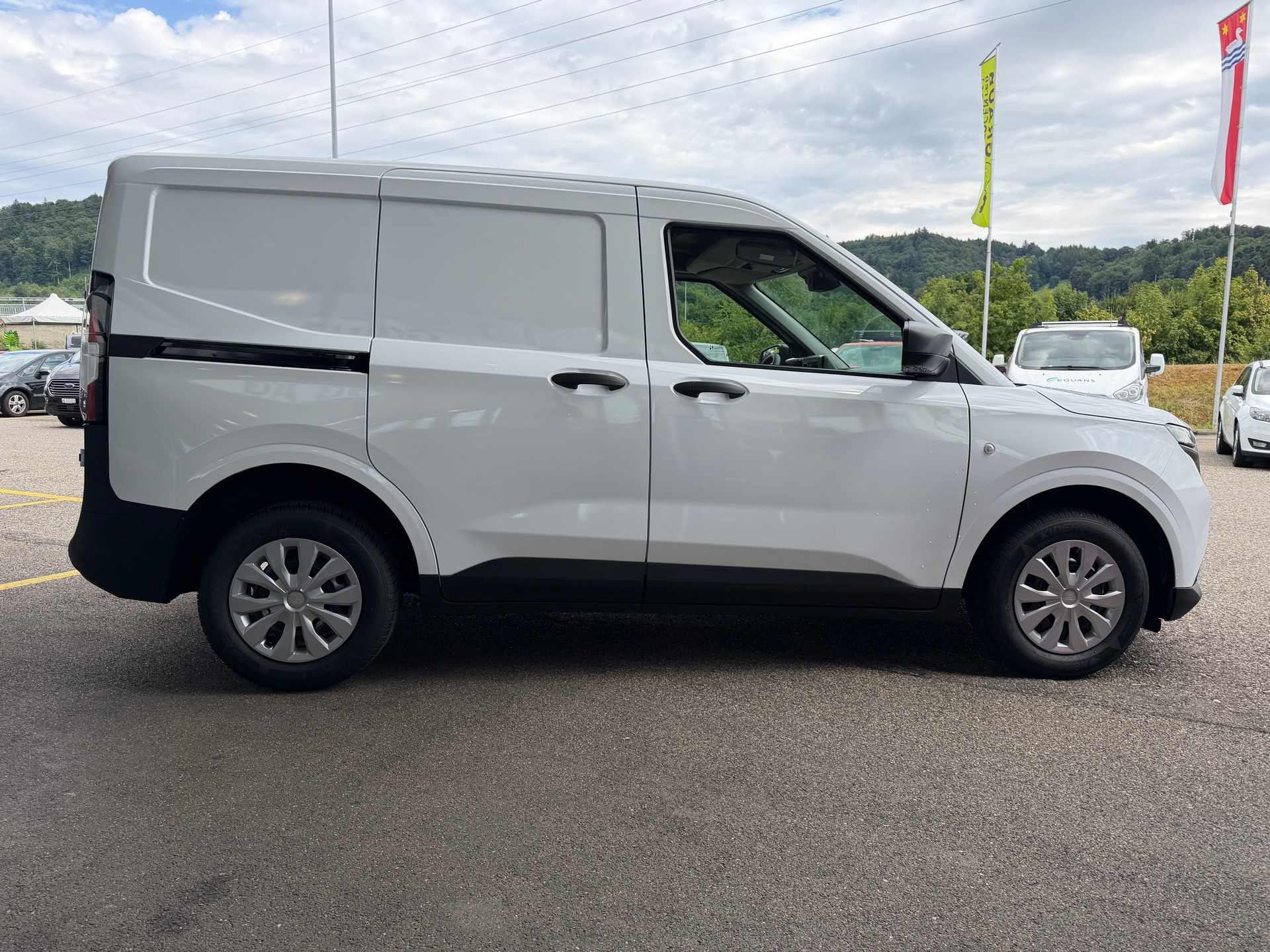 FORD Transit Courier Van 1.0 EcoBoost Trend Automat-image-4