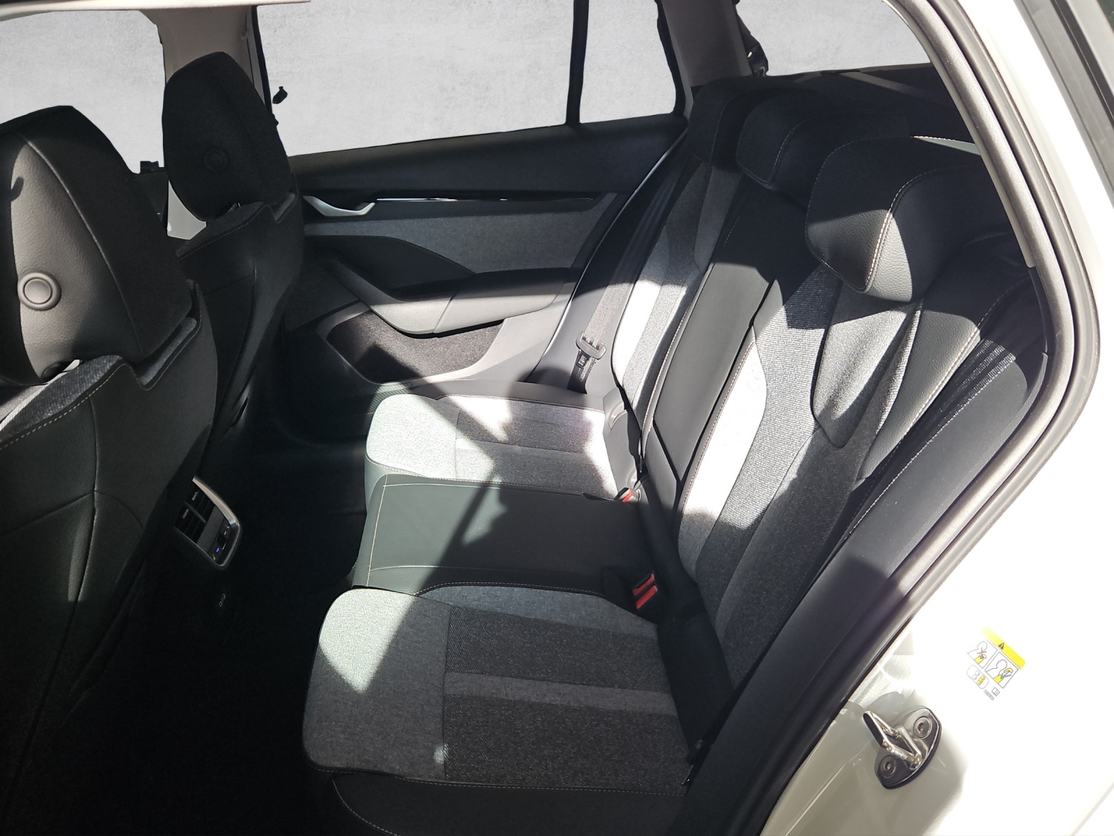 SKODA Octavia Combi 1.5 TSI mHEV DSG Selection-image-9