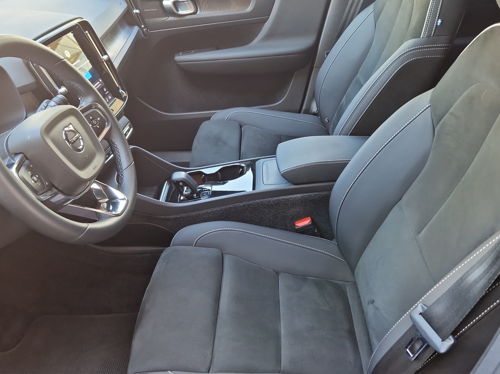 VOLVO XC40 P8 Twin Ultimate AWD-image-3