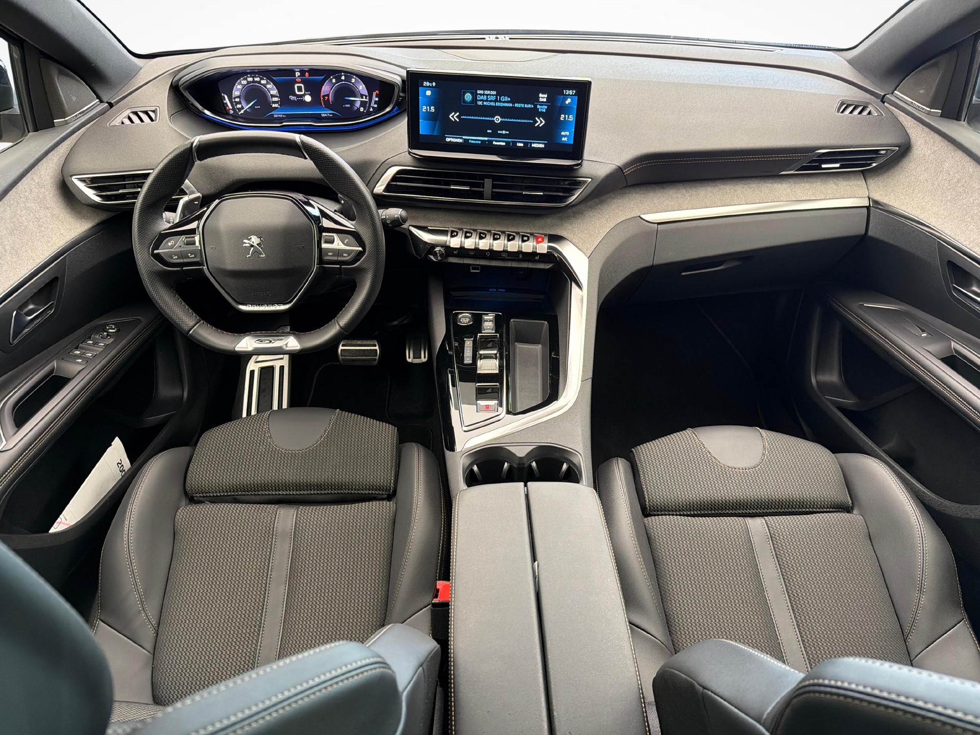 PEUGEOT 3008 1.2 PureTech GT-image-8