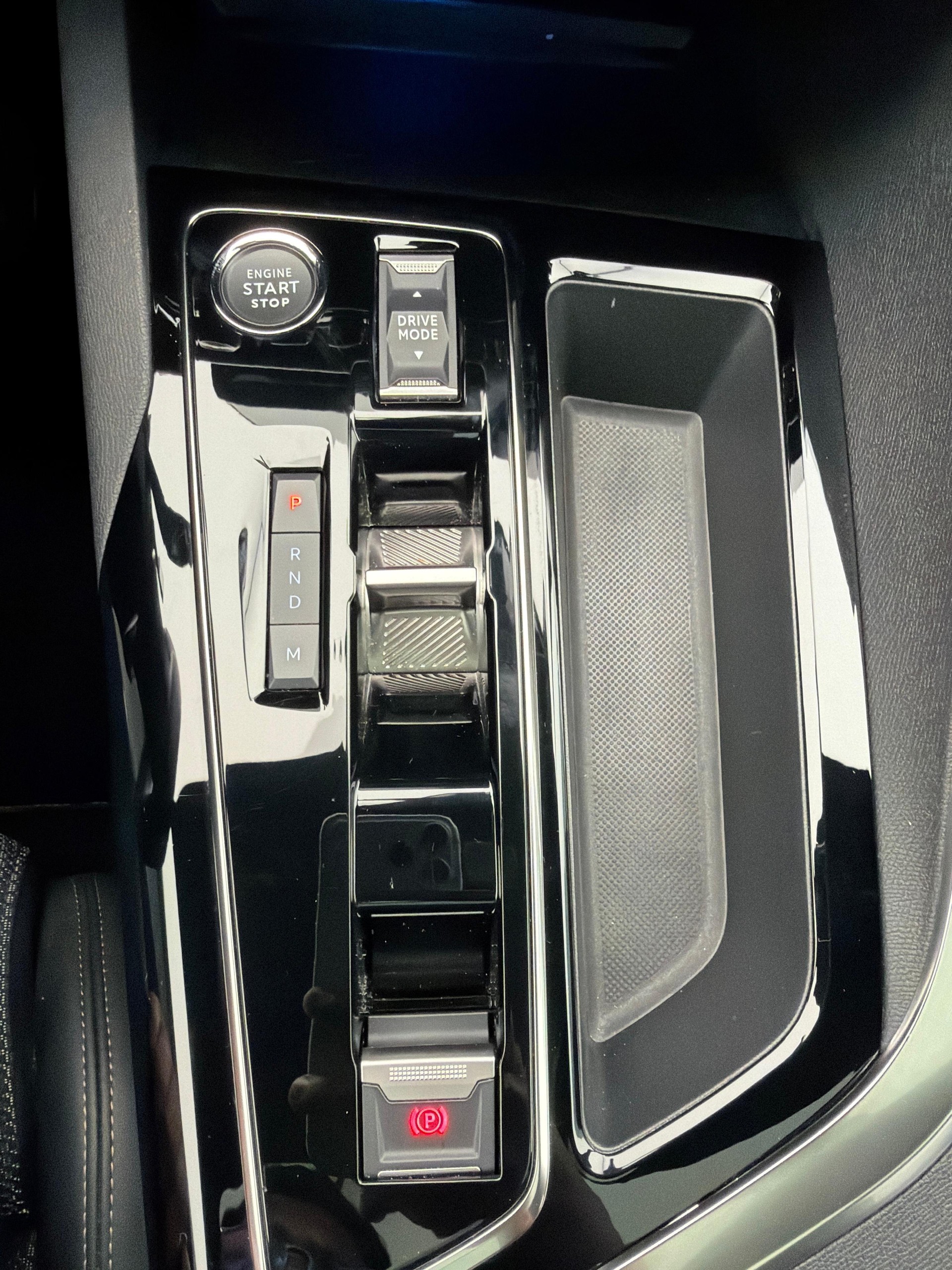 PEUGEOT 3008 1.2 PureTech GT-image-19