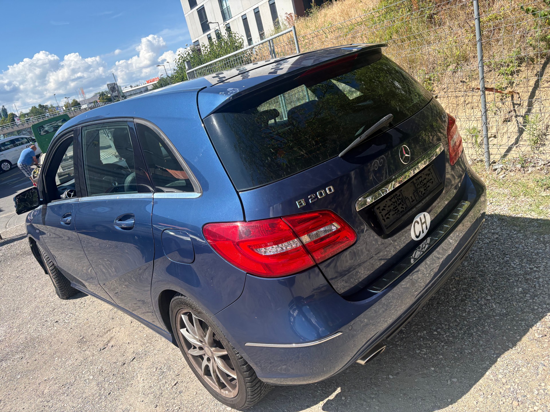 MERCEDES-BENZ B 200 CDI-image-9