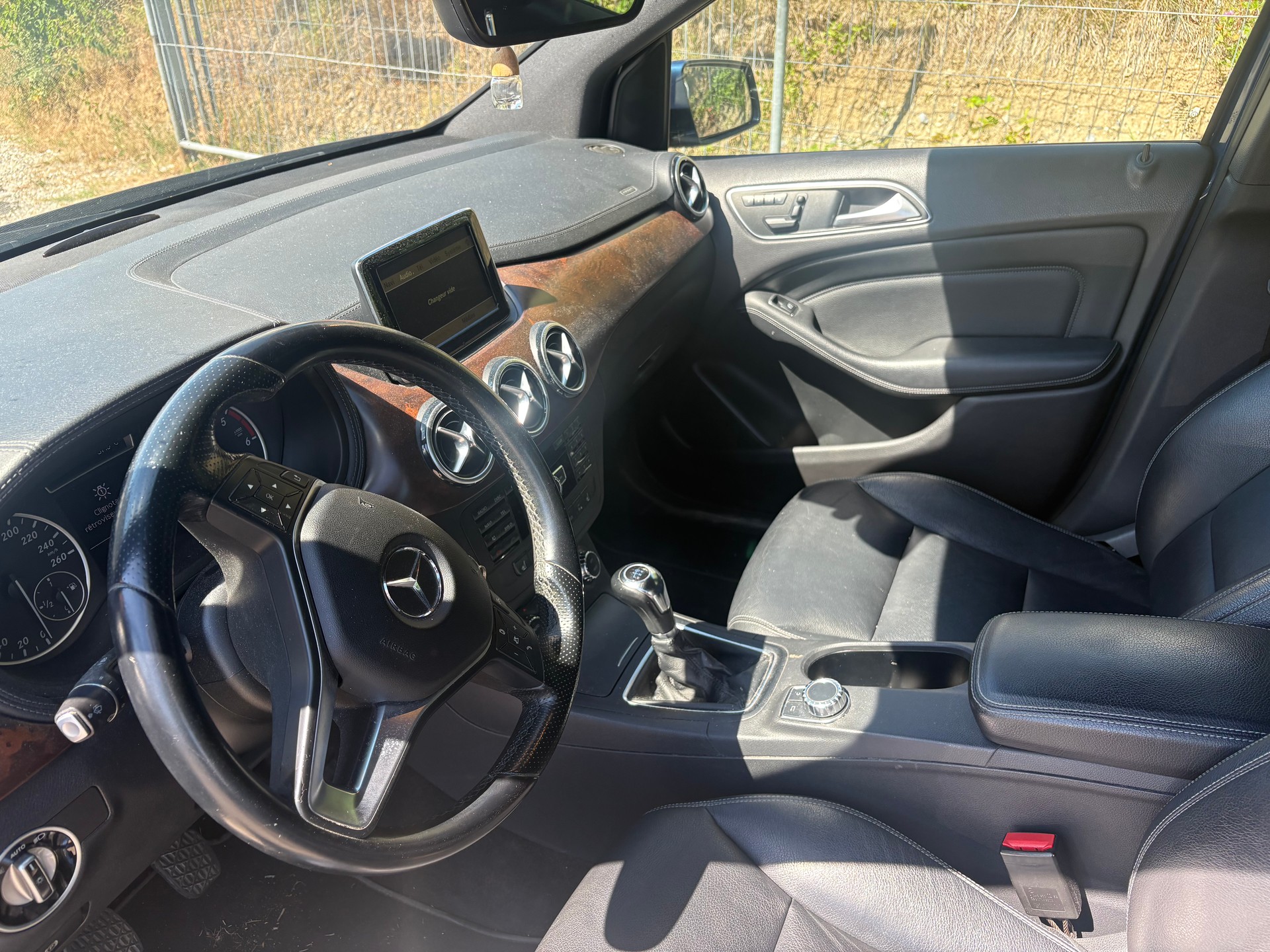 MERCEDES-BENZ B 200 CDI-image-11