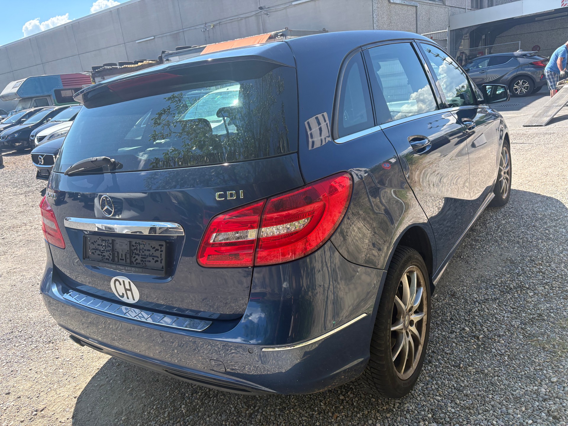 MERCEDES-BENZ B 200 CDI-image-7