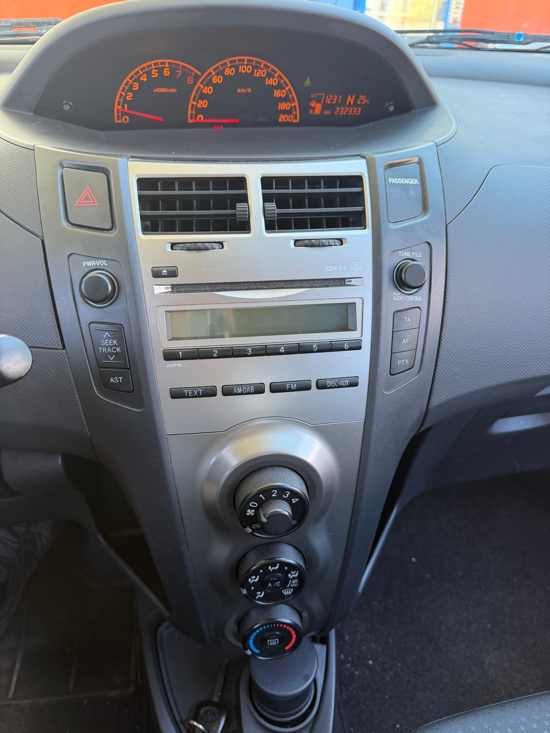 TOYOTA Yaris 1.33 chic Automatic-image-10