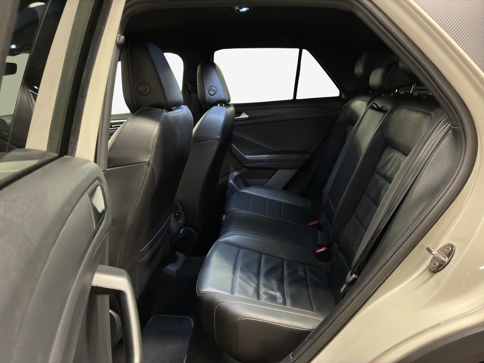 VW T-Roc 1.5 TSI EVO R-Line DSG-image-11