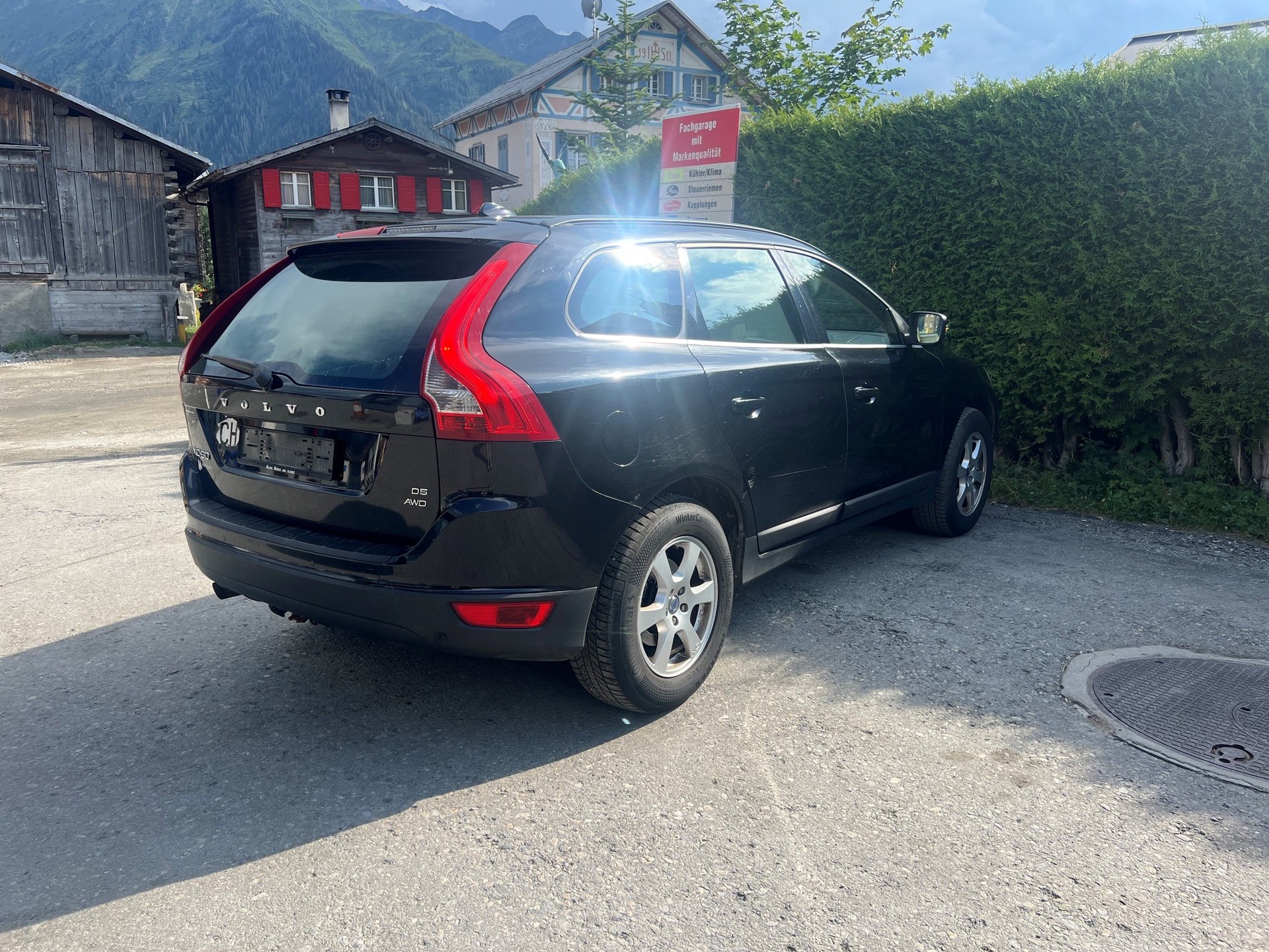 VOLVO XC60 D5 AWD Momentum Geartronic-image-4