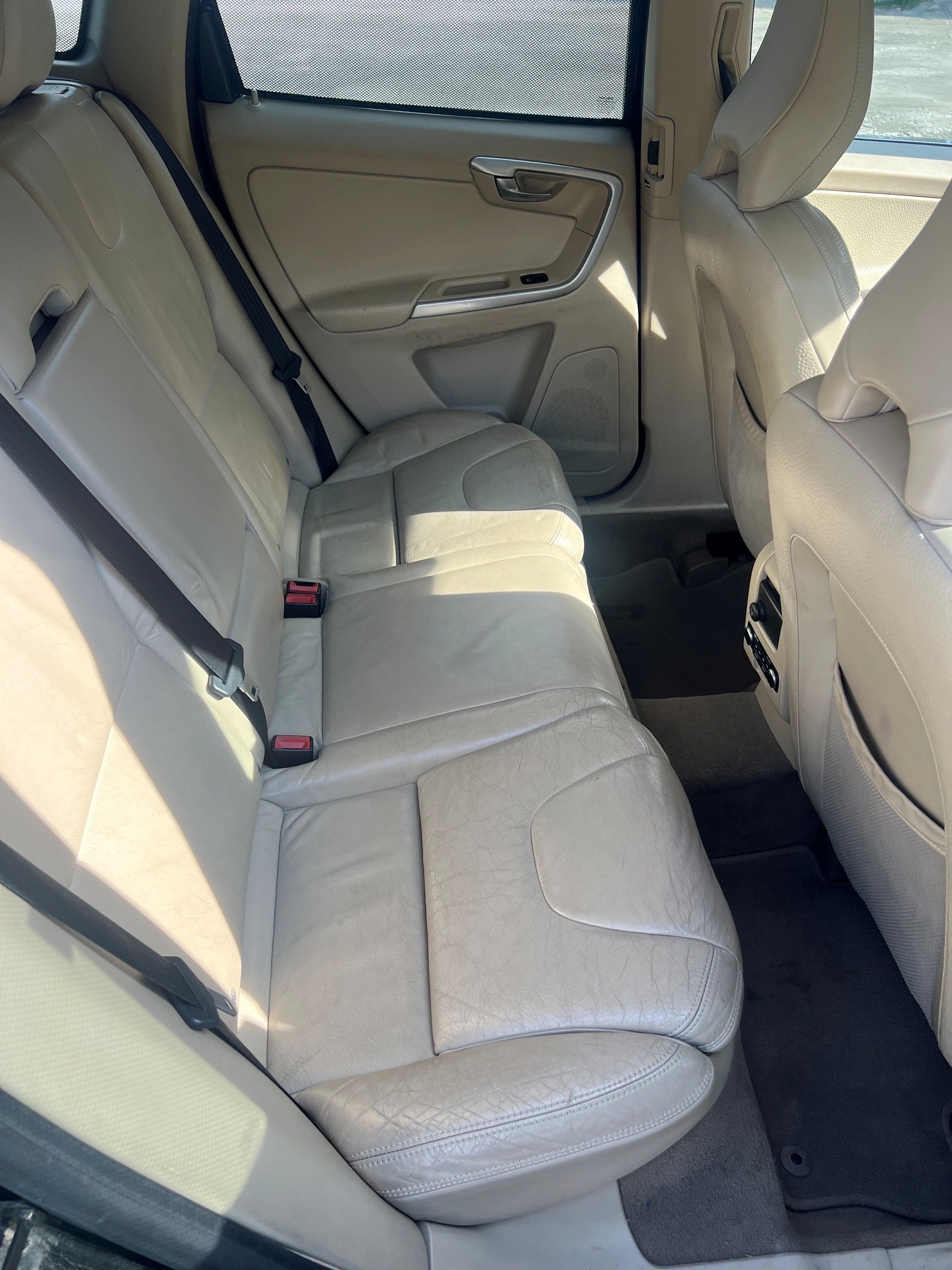 VOLVO XC60 D5 AWD Momentum Geartronic-image-7
