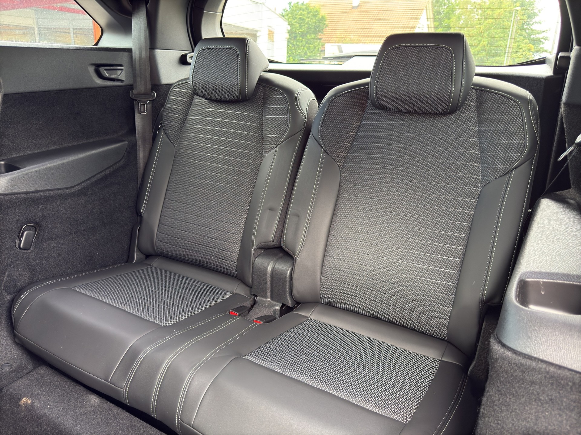 PEUGEOT 5008 1.2 Hybrid e-DCS6 GT 7 Plätzer-image-24