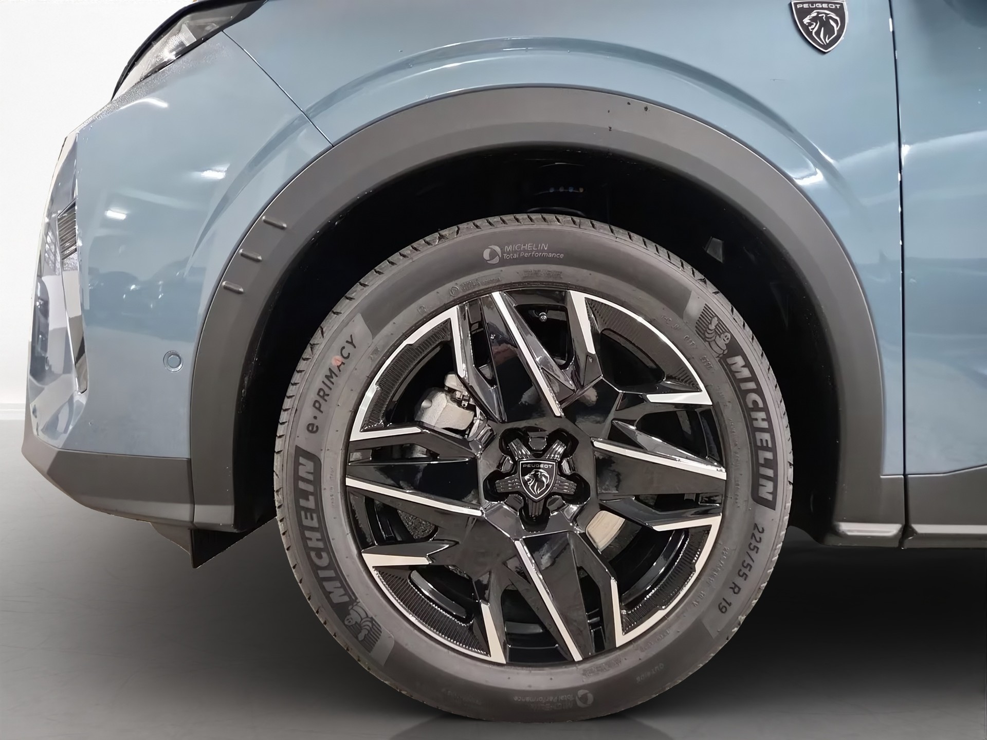 PEUGEOT 5008 1.2 Hybrid e-DCS6 GT 7 Plätzer-image-3