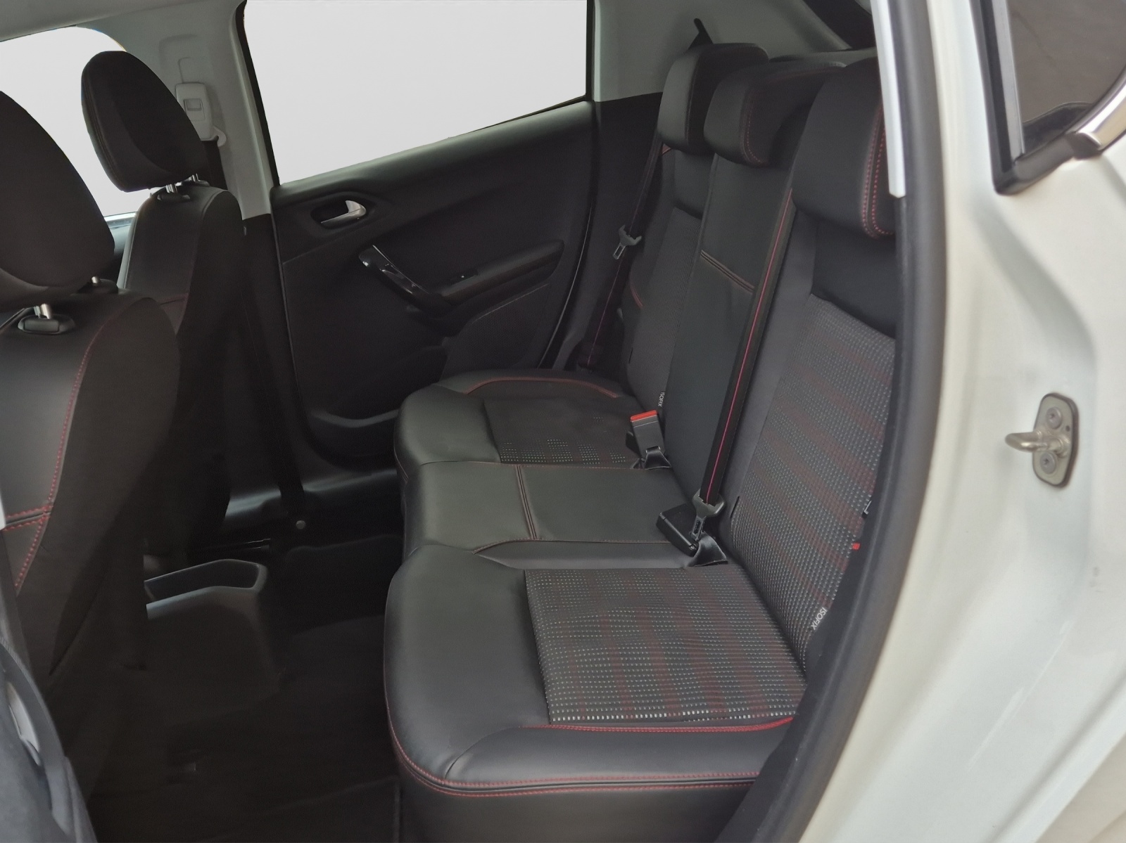 PEUGEOT 208 1.2 PureTech GT Line-image-14
