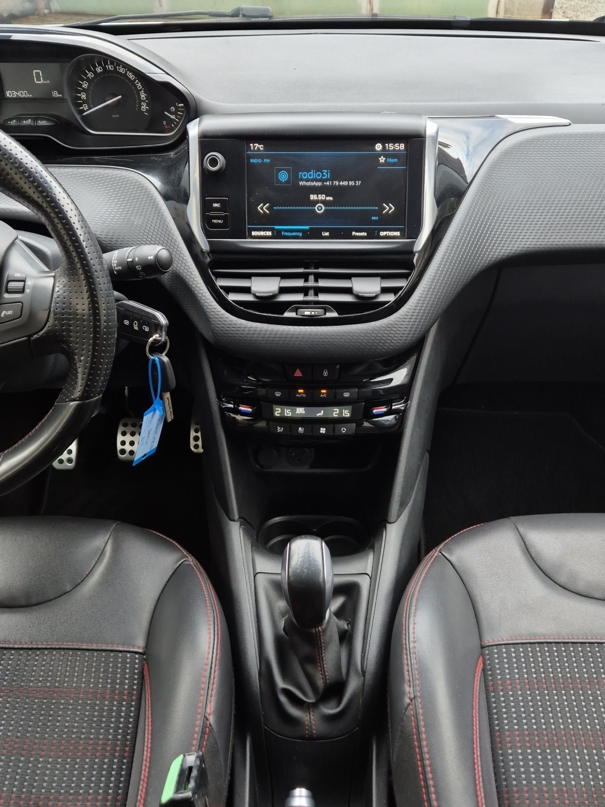 PEUGEOT 208 1.2 PureTech GT Line-image-11