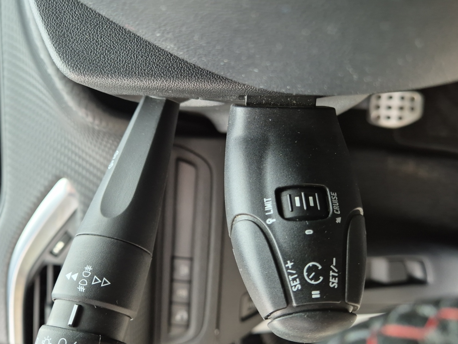 PEUGEOT 208 1.2 PureTech GT Line-image-13