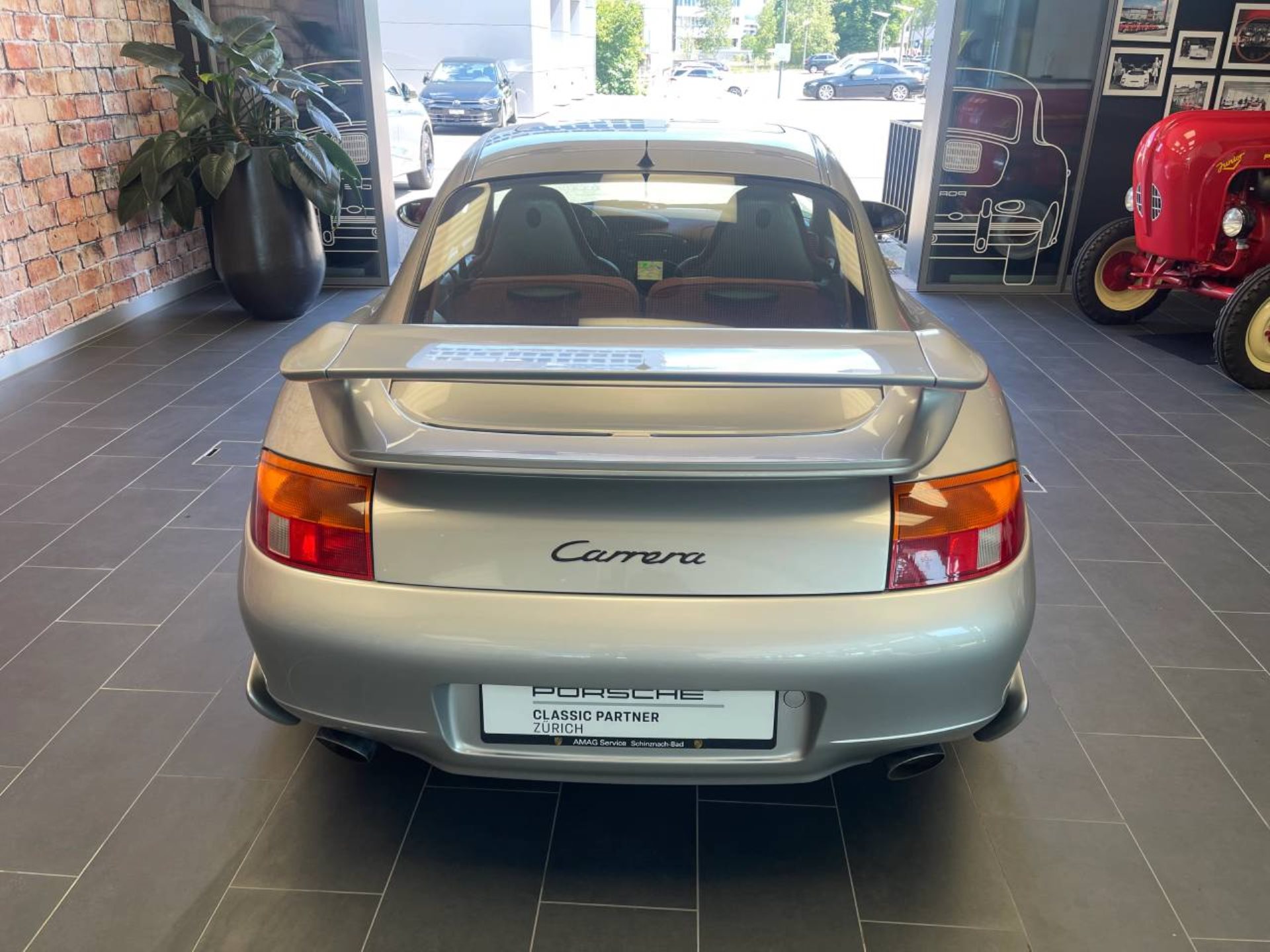 PORSCHE 911 Carrera Coupé-image-7