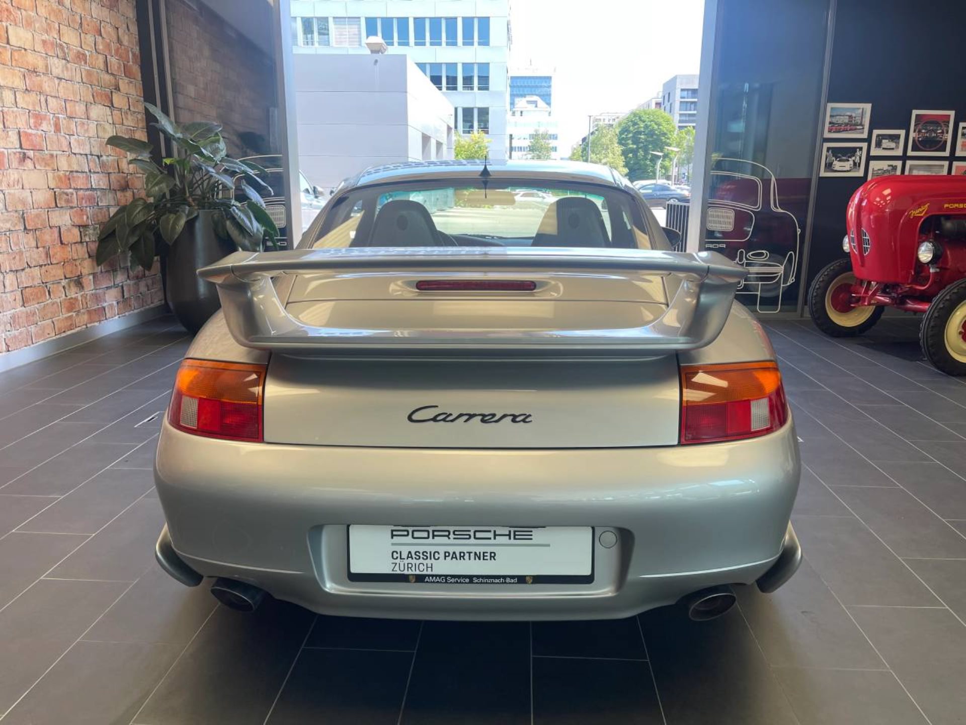 PORSCHE 911 Carrera Coupé-image-6